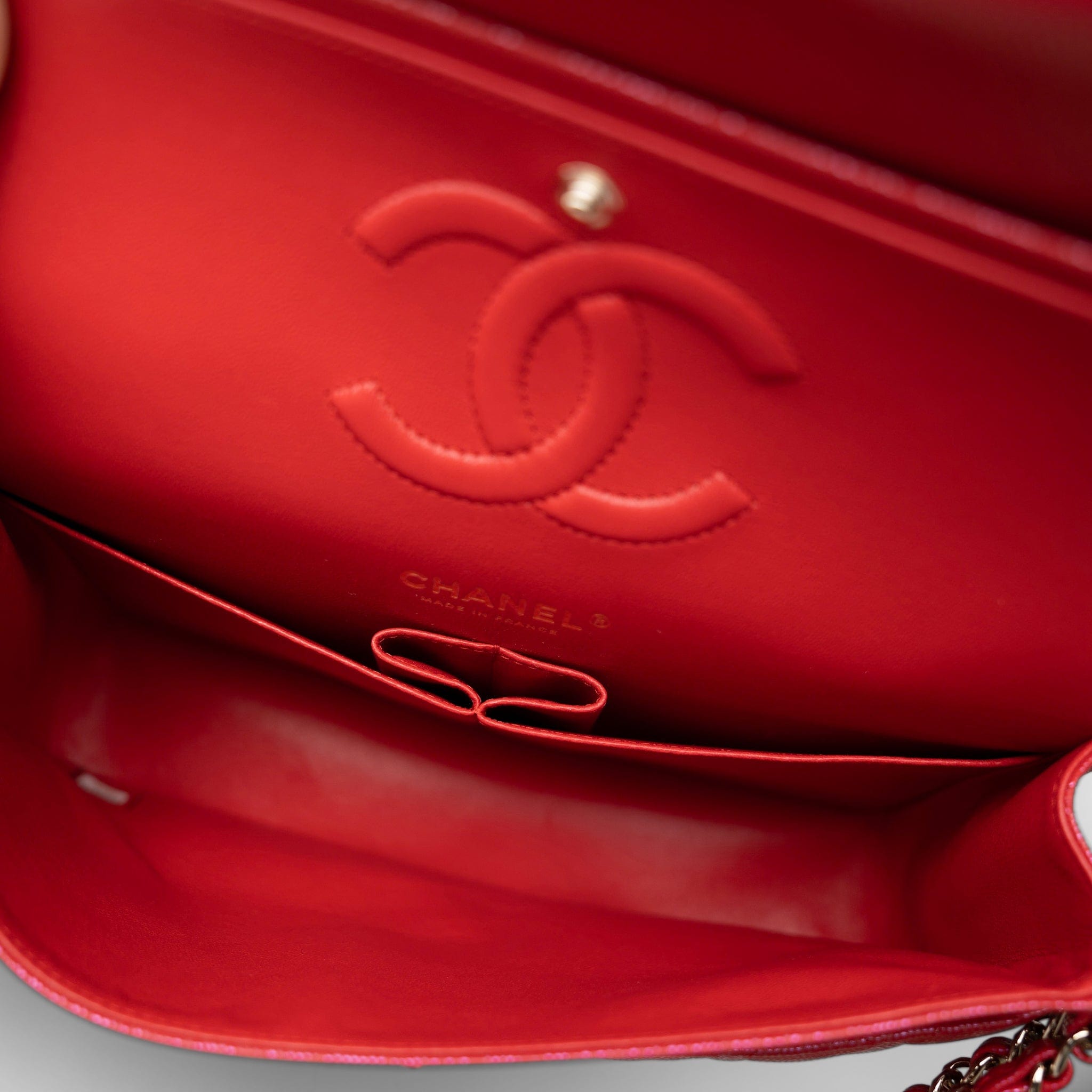 CHANEL Handbag red 21S Iridescent Red Classic Flap Medium Light Gold Hardware - Redeluxe