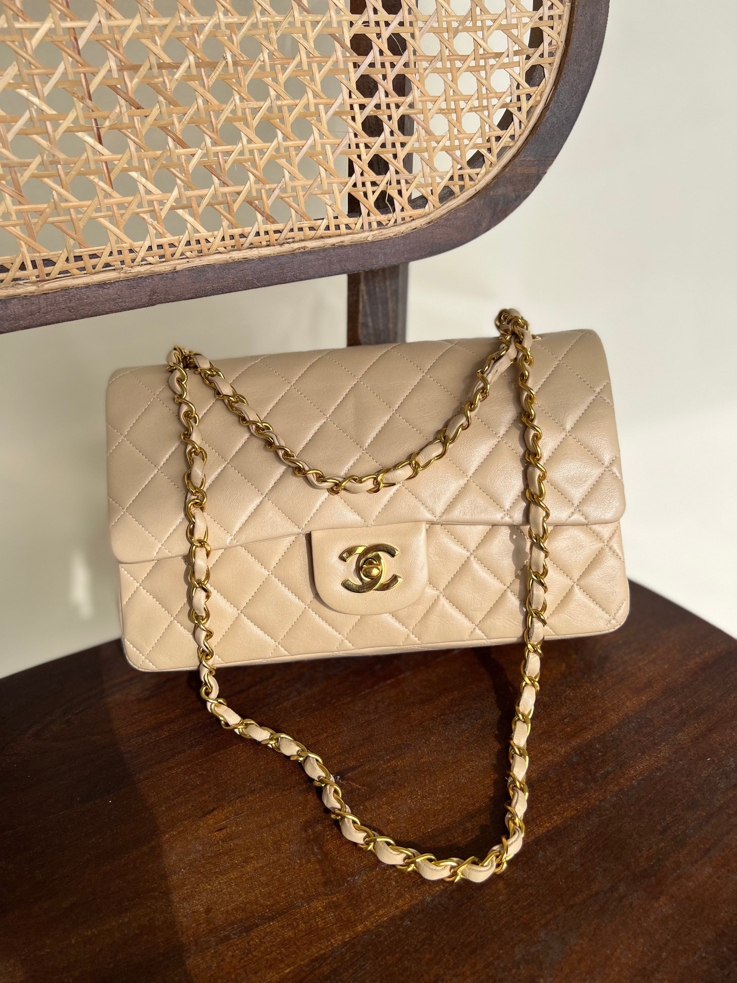 chanel-handbag-vintage-beige- 