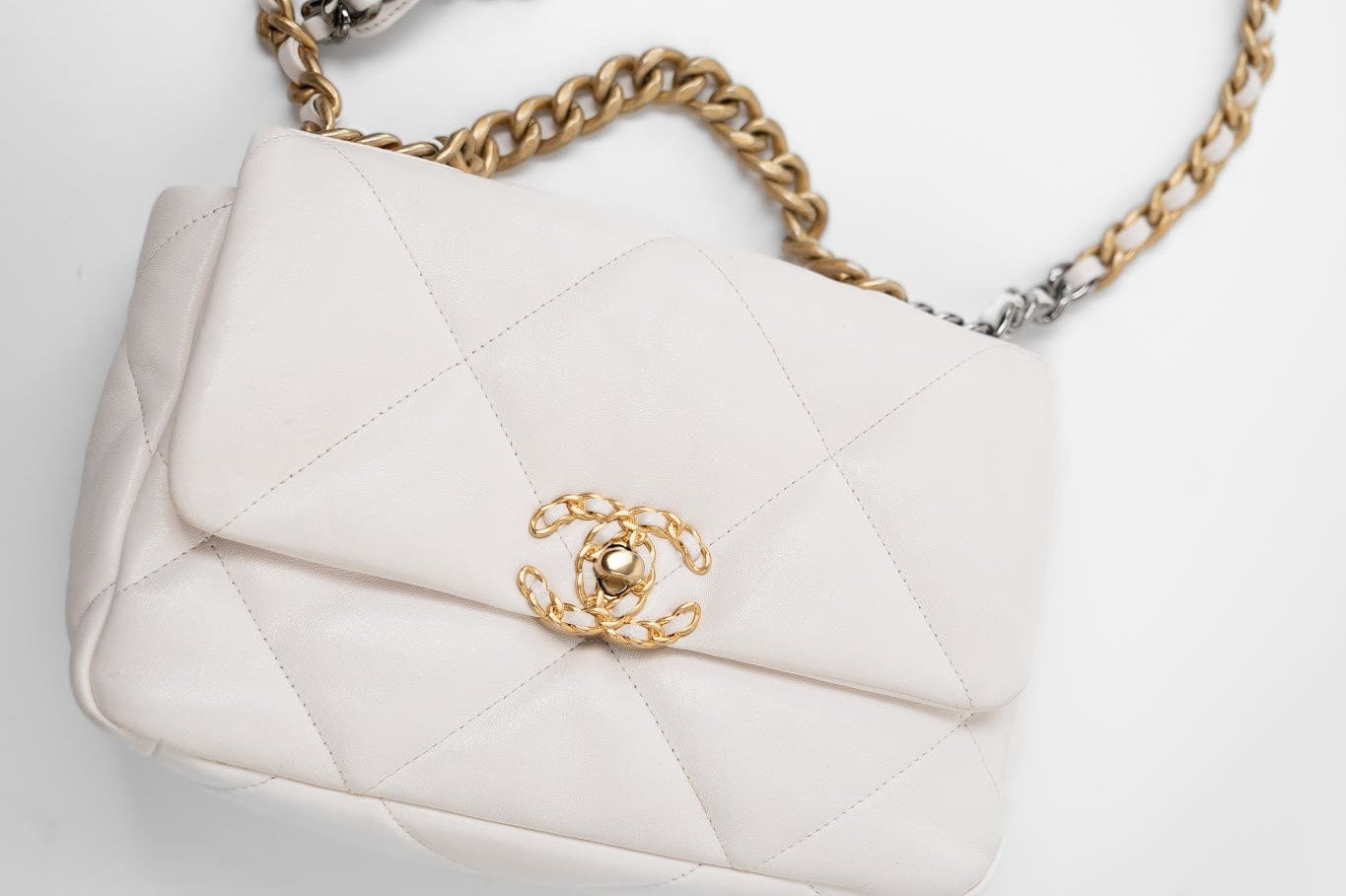 CHANEL Handbag White 21p White 19 Lambskin Quilted 19 Flap Small - Redeluxe