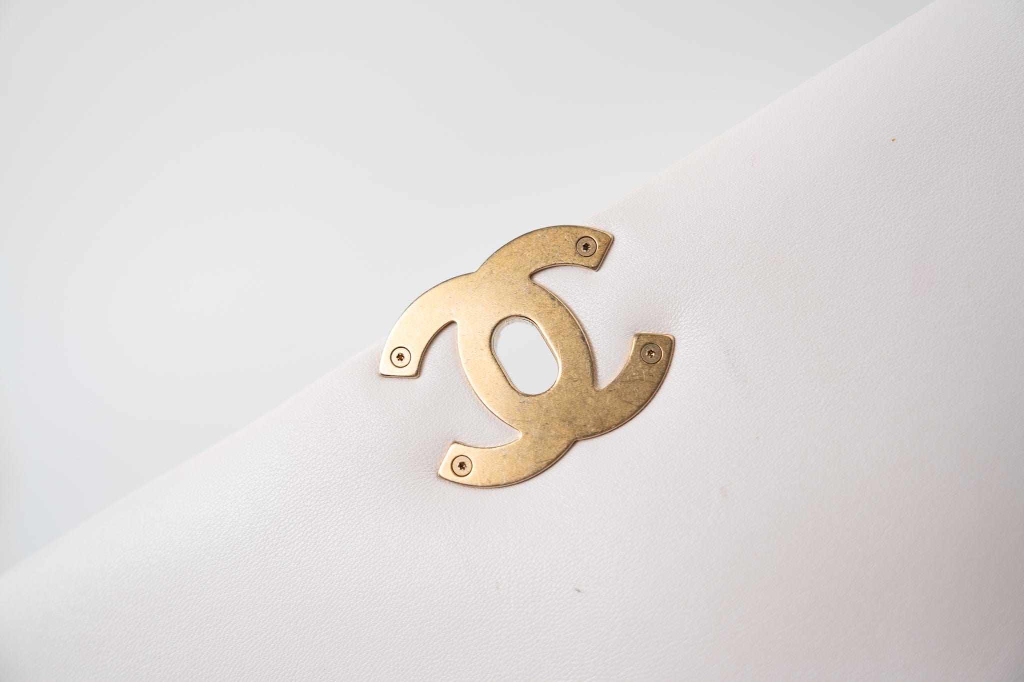 CHANEL Handbag White 21p White 19 Lambskin Quilted 19 Flap Small - Redeluxe