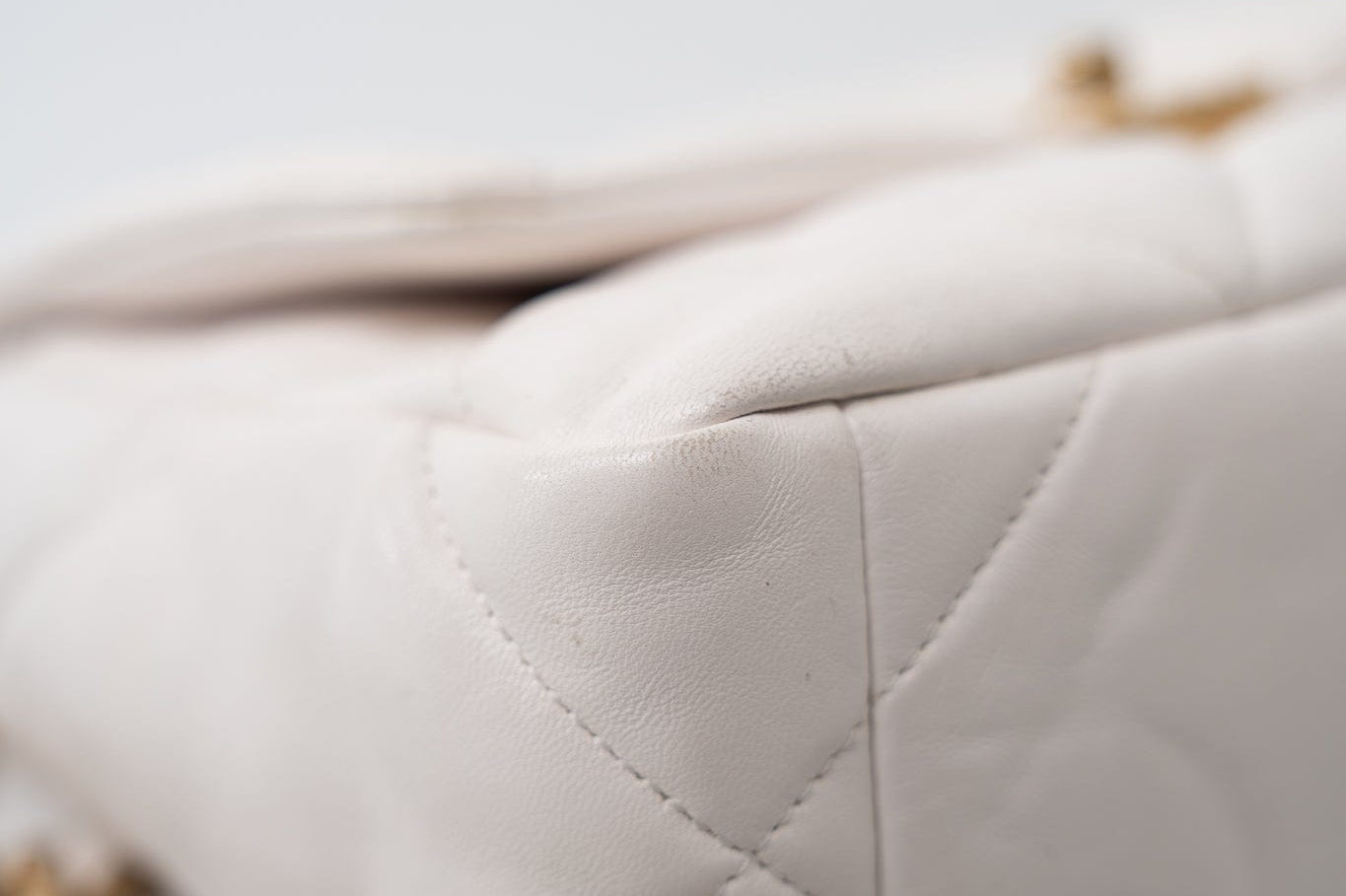 CHANEL Handbag White 21p White 19 Lambskin Quilted 19 Flap Small - Redeluxe