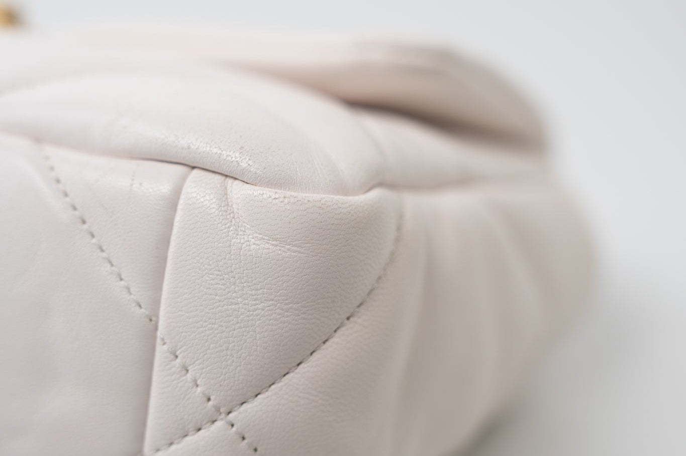 CHANEL Handbag White 21p White 19 Lambskin Quilted 19 Flap Small - Redeluxe