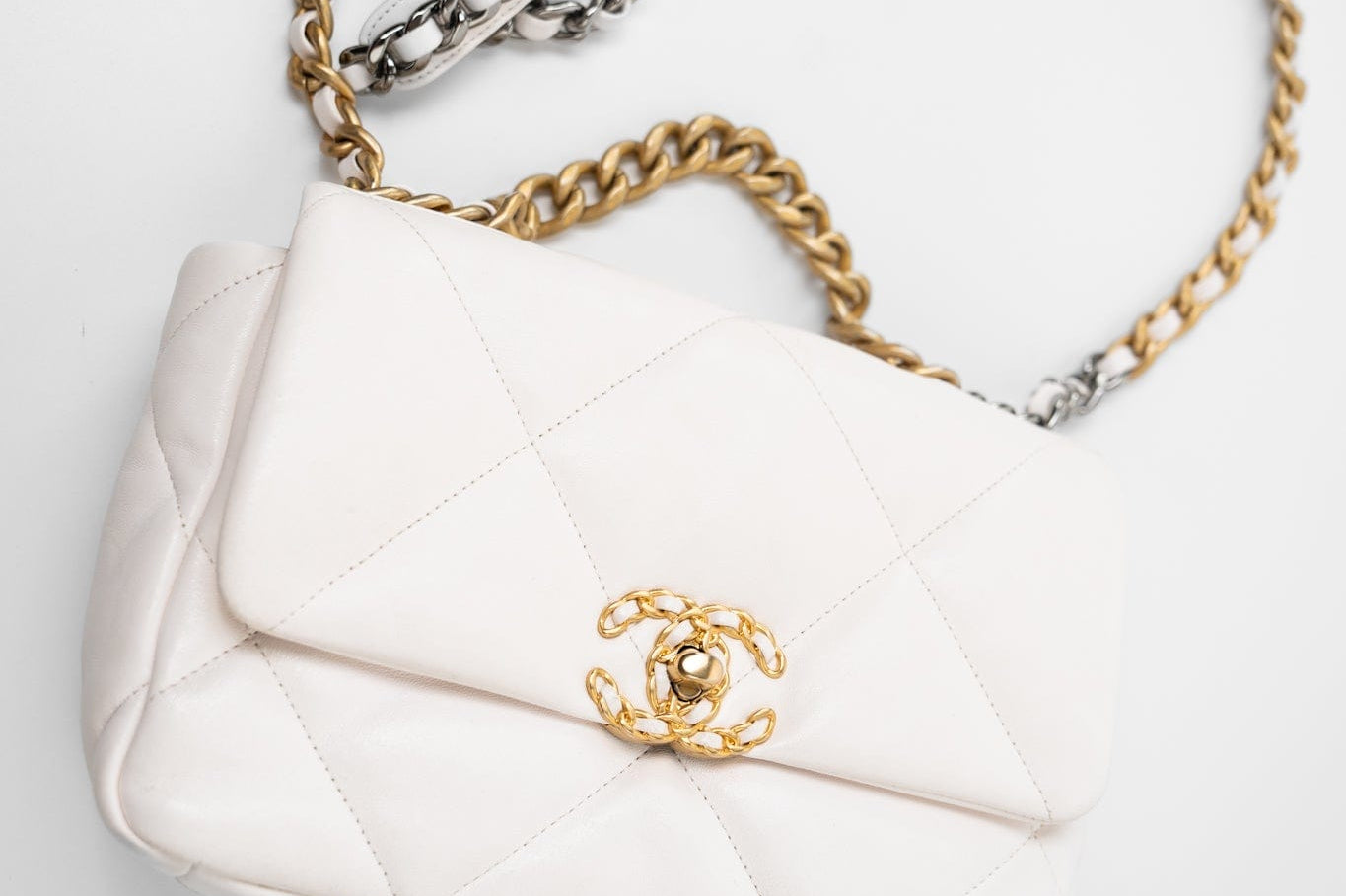 CHANEL Handbag White 21p White 19 Lambskin Quilted 19 Flap Small - Redeluxe