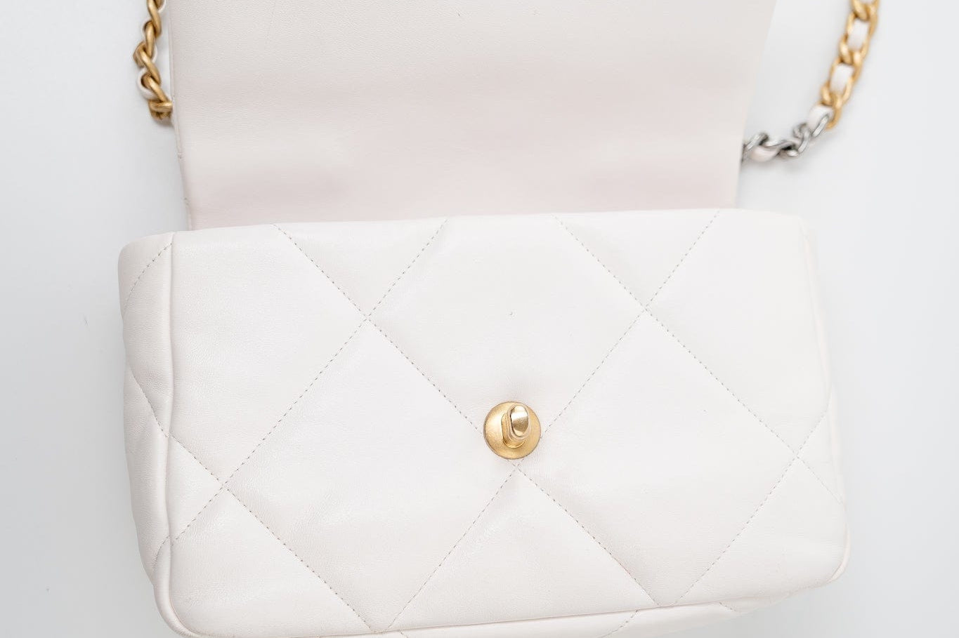 CHANEL Handbag White 21p White 19 Lambskin Quilted 19 Flap Small - Redeluxe