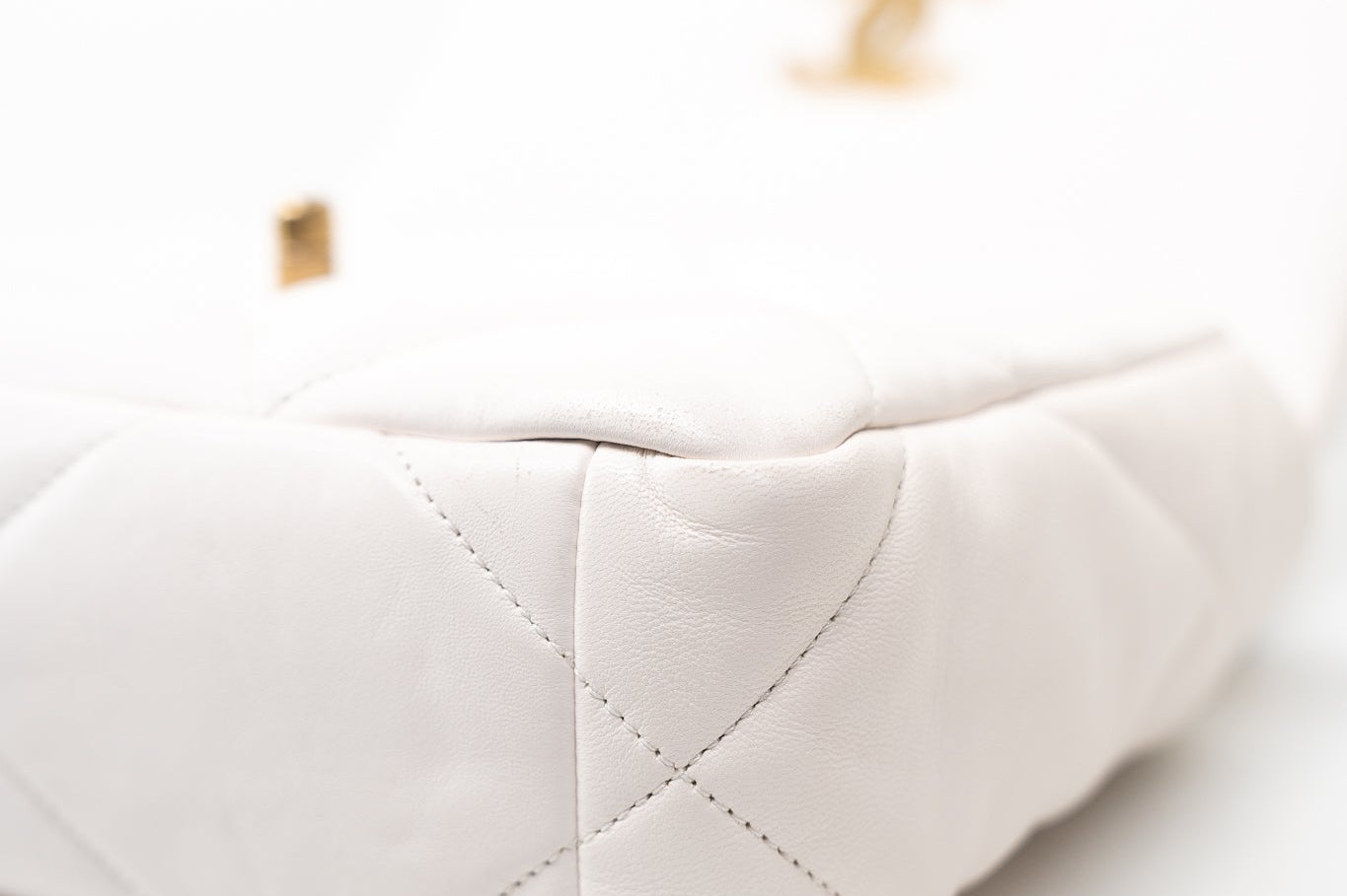 CHANEL Handbag White 21p White 19 Lambskin Quilted 19 Flap Small - Redeluxe