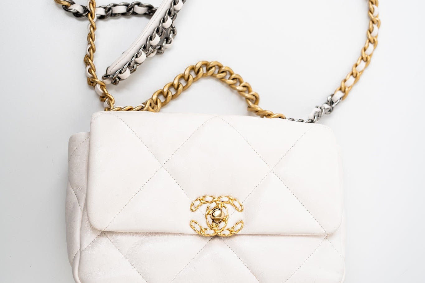 CHANEL Handbag White 21p White 19 Lambskin Quilted 19 Flap Small - Redeluxe