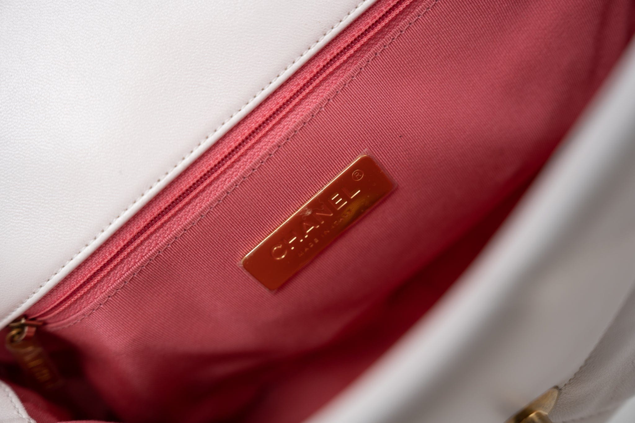 CHANEL Handbag White 21p White 19 Lambskin Quilted 19 Flap Small - Redeluxe