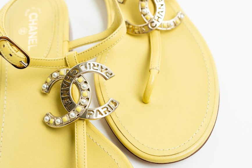 CHANEL Handbag Yellow 20S CC Yellow Sandals Size 39 - Redeluxe