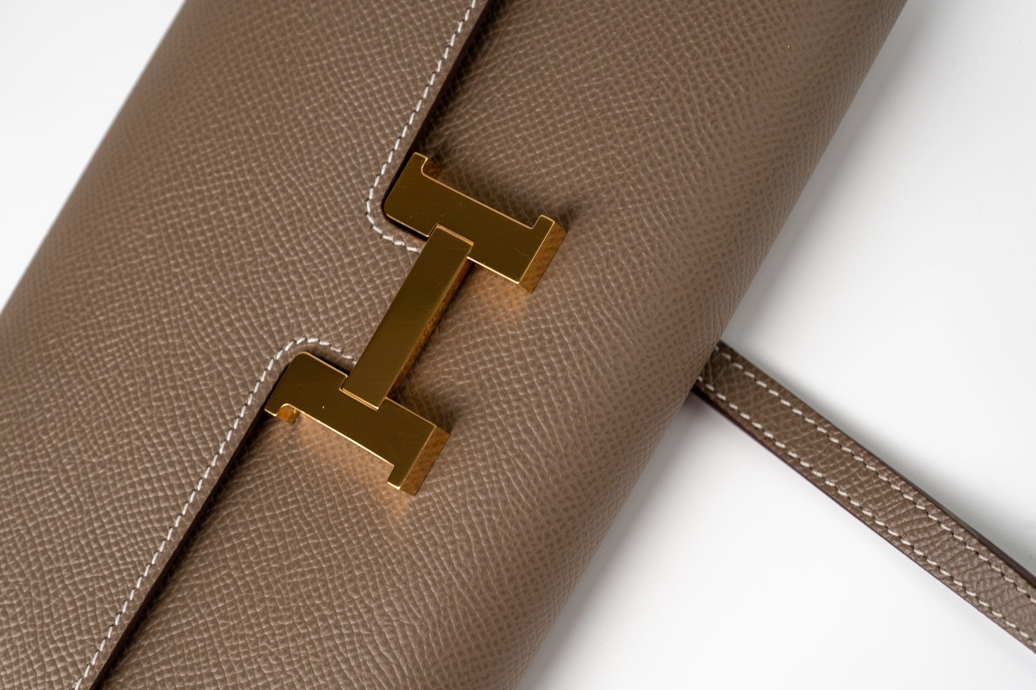 Hermes Clutch Hermès Etoupe Epsom Constance To Go Wallet 18cm Gold Hardware - Redeluxe