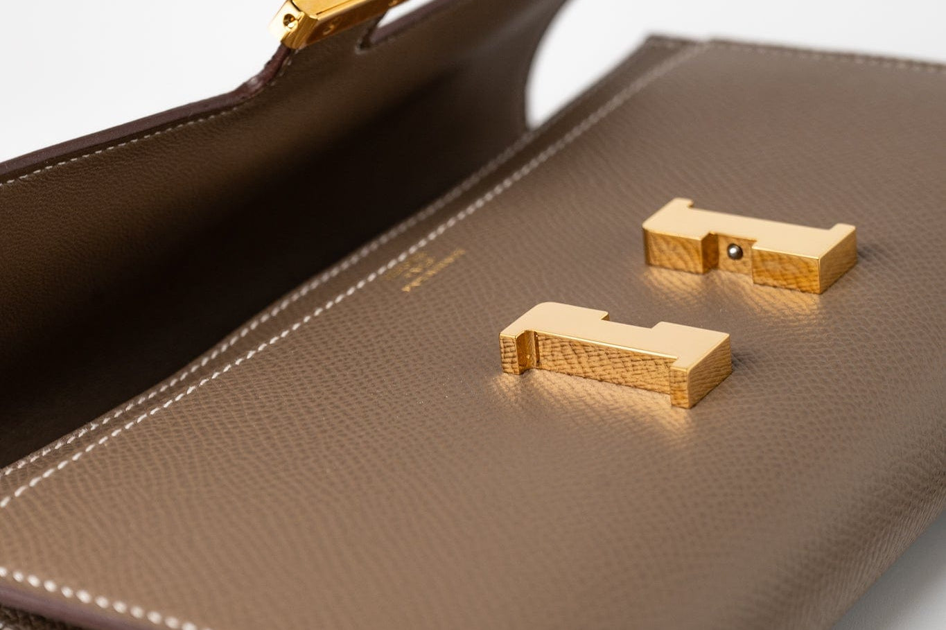 Hermes Clutch Hermès Etoupe Epsom Constance To Go Wallet 18cm Gold Hardware - Redeluxe