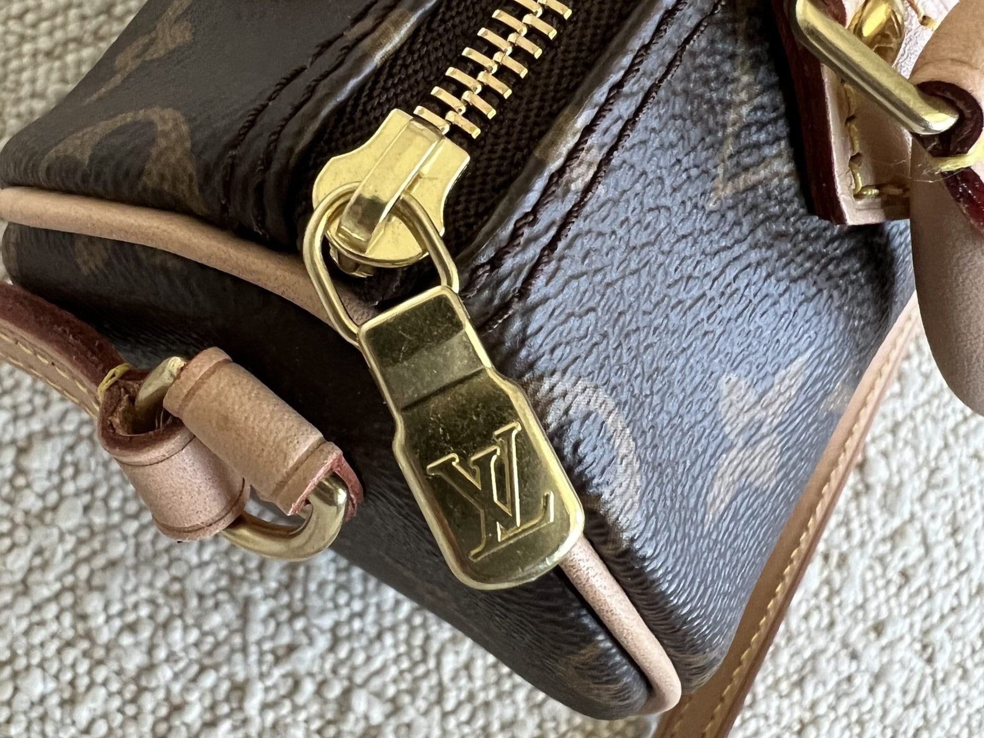 Louis Vuitton Handbag LOUIS VUITTON Monogram Nano Speedy - Redeluxe