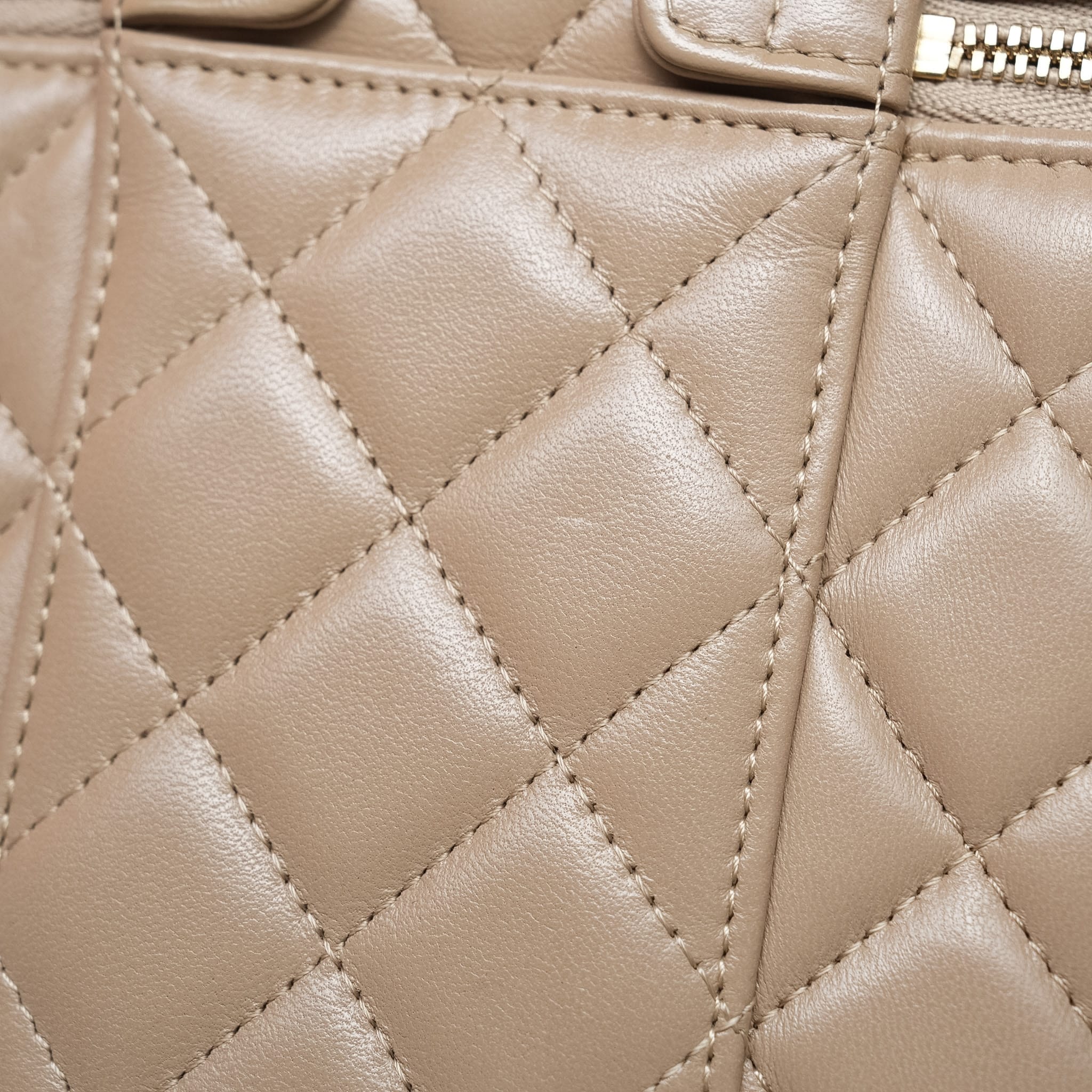 Product image 16 of 28: Beige Lambskin Quilted Top Handle Vanity Case LGHW