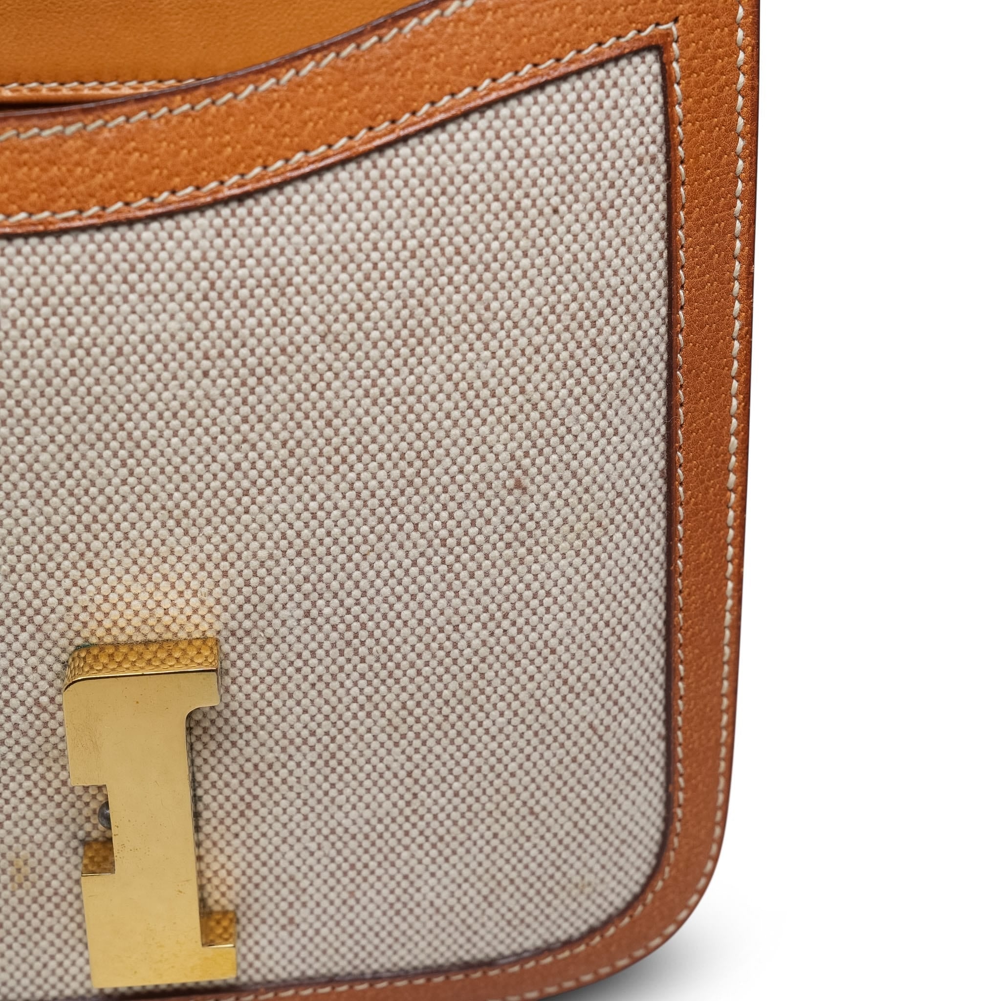 Product image 20 of 33: Constance 23 Gold Peau Porc/Toile Gold Plated M Circle Stamp