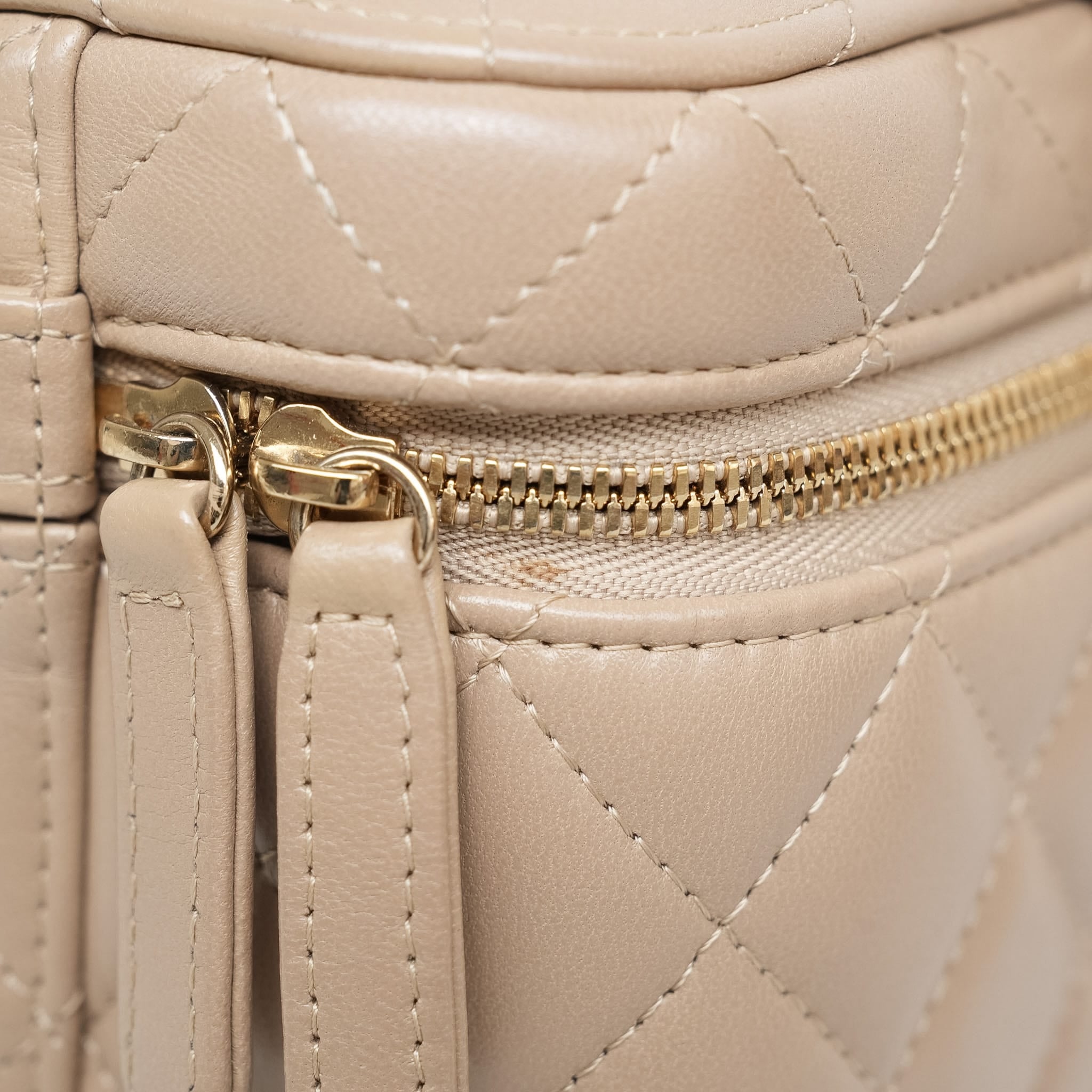 Product image 18 of 28: Beige Lambskin Quilted Top Handle Vanity Case LGHW