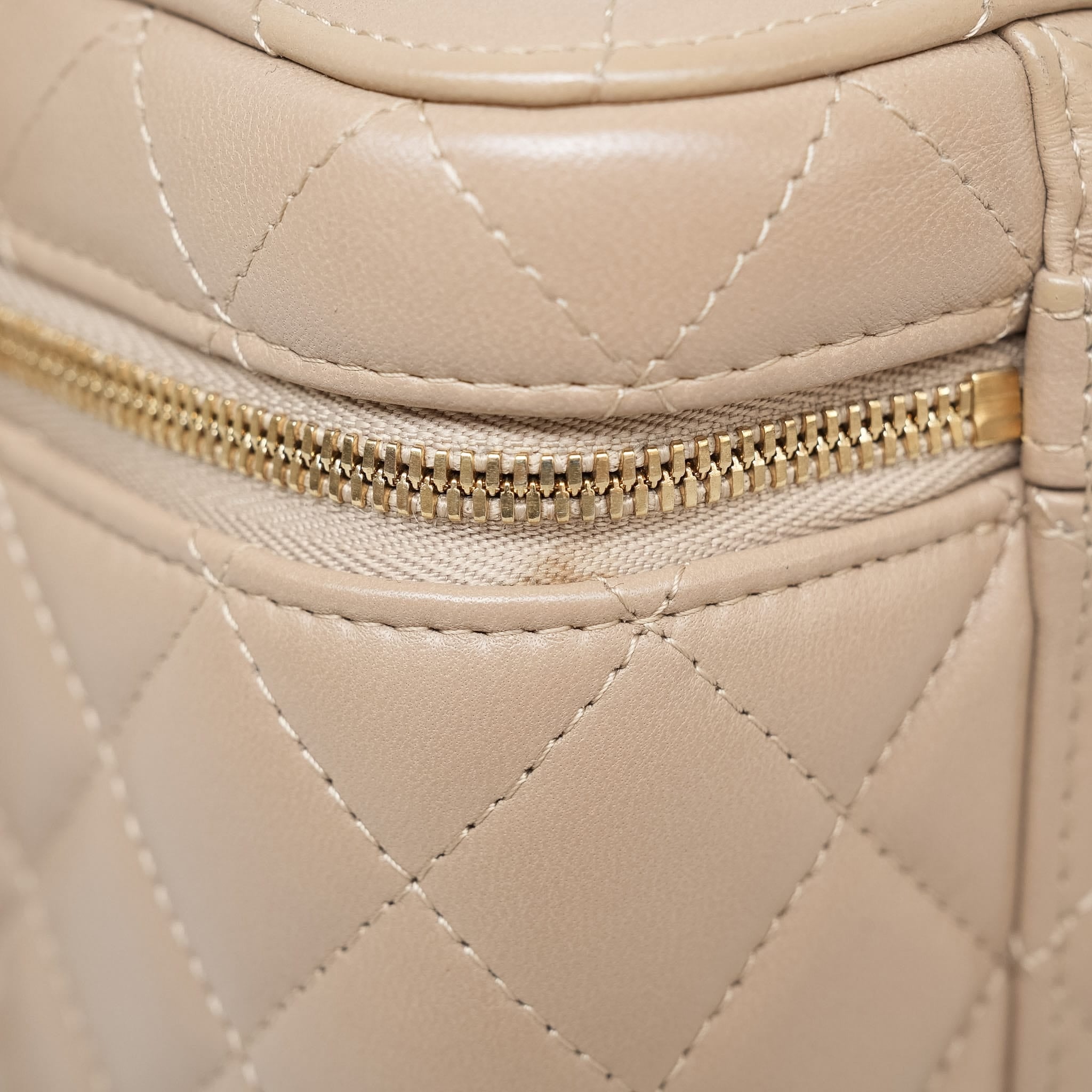 Product image 19 of 28: Beige Lambskin Quilted Top Handle Vanity Case LGHW