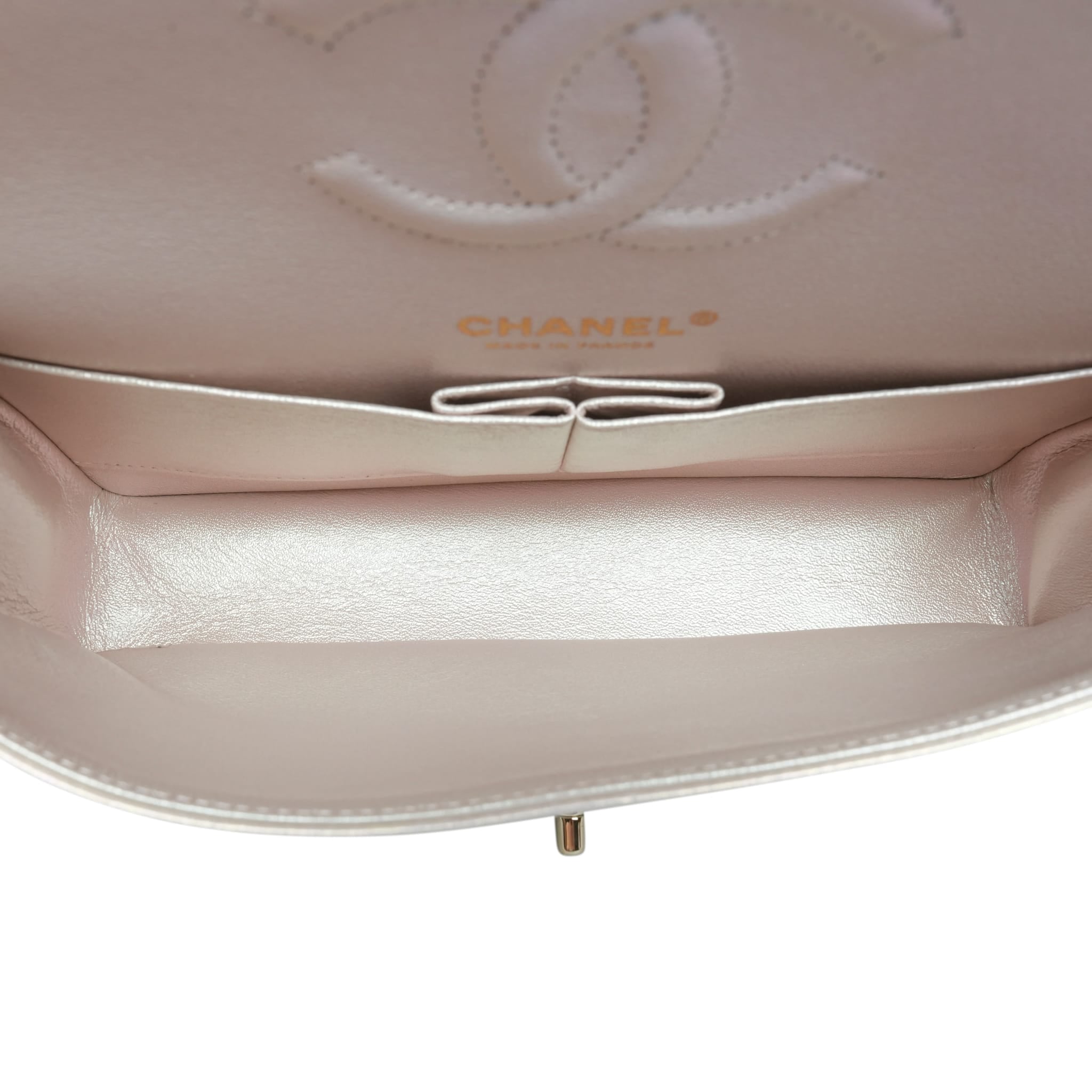 Product image 14 of 16: 20B White Iridescent Calfskin Quilted Classic Flap Medium Light Gold Hardware