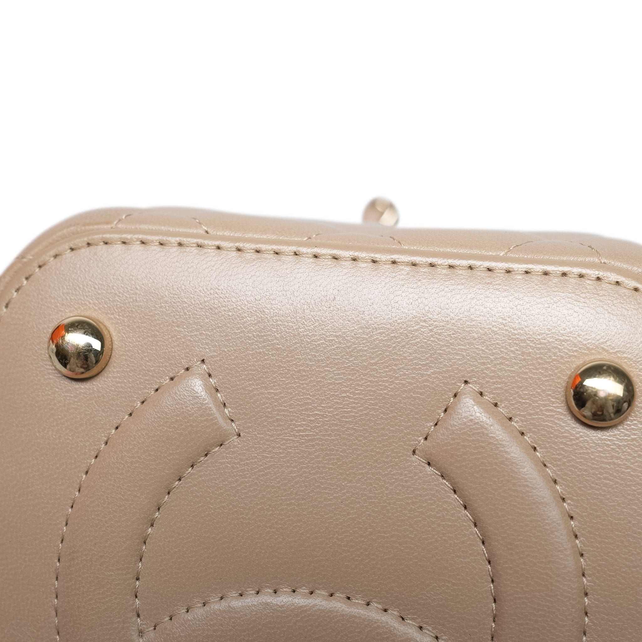 Product image 27 of 28: Beige Lambskin Quilted Top Handle Vanity Case LGHW