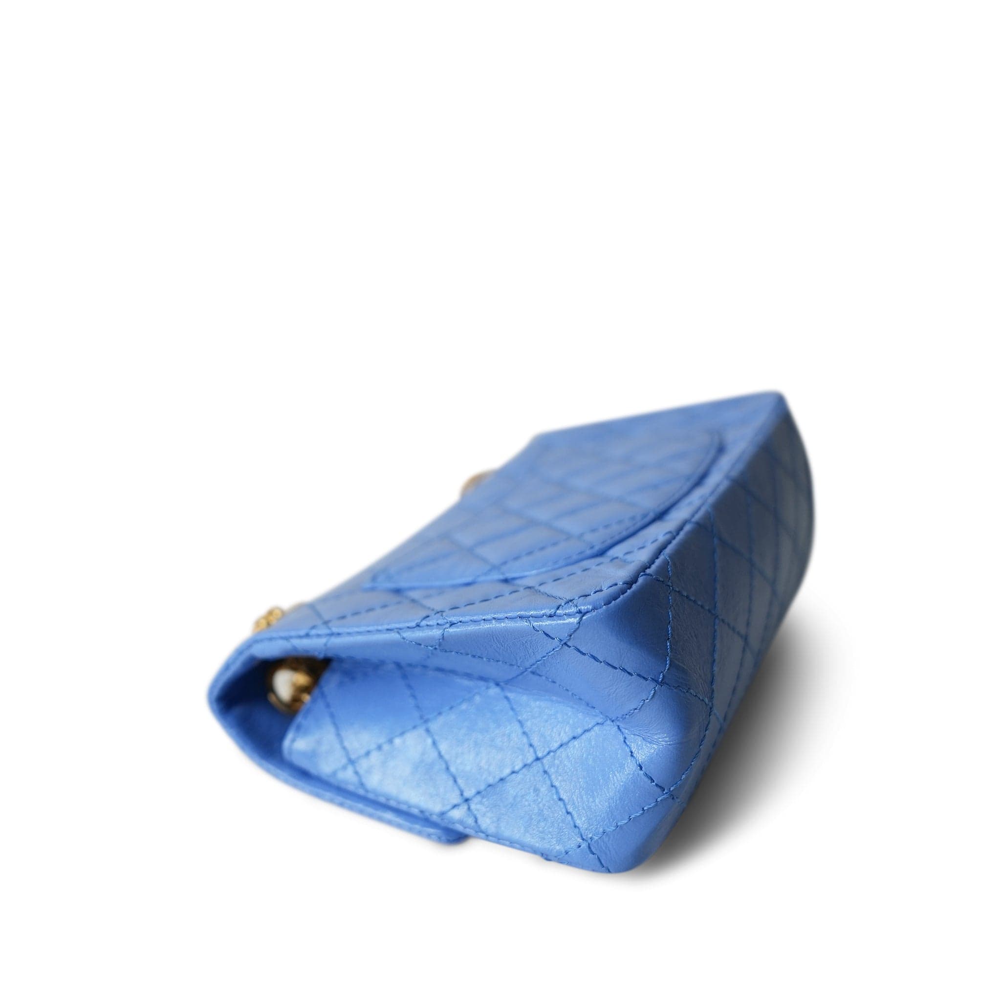 CHANEL ブルーキルティングバッグ 24P Blue Aged Calfskin Quilted Mini Reissue 2.55 Flap Aged Gold