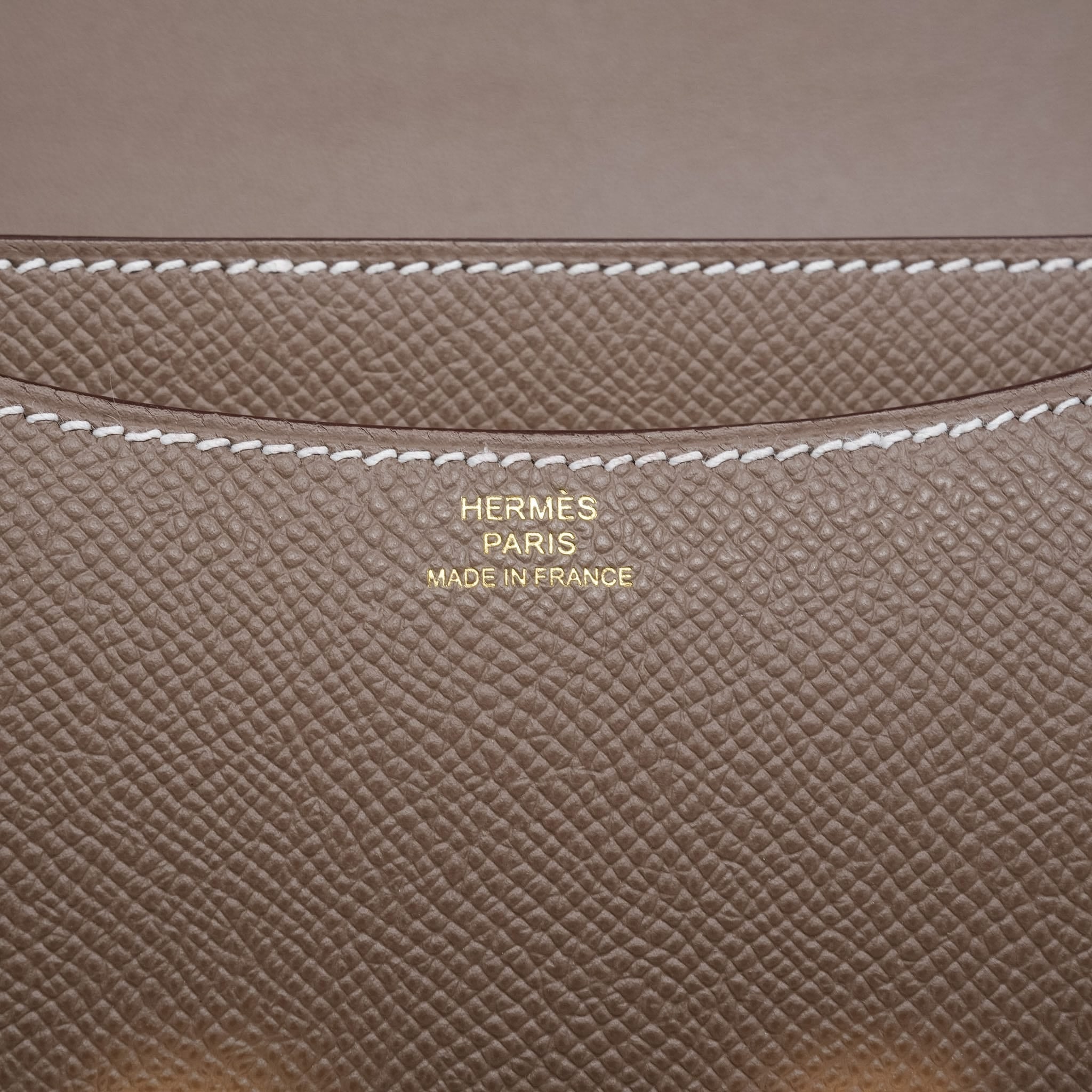 Constance 18 Etoupe Epsom Gold Plated B Stamp