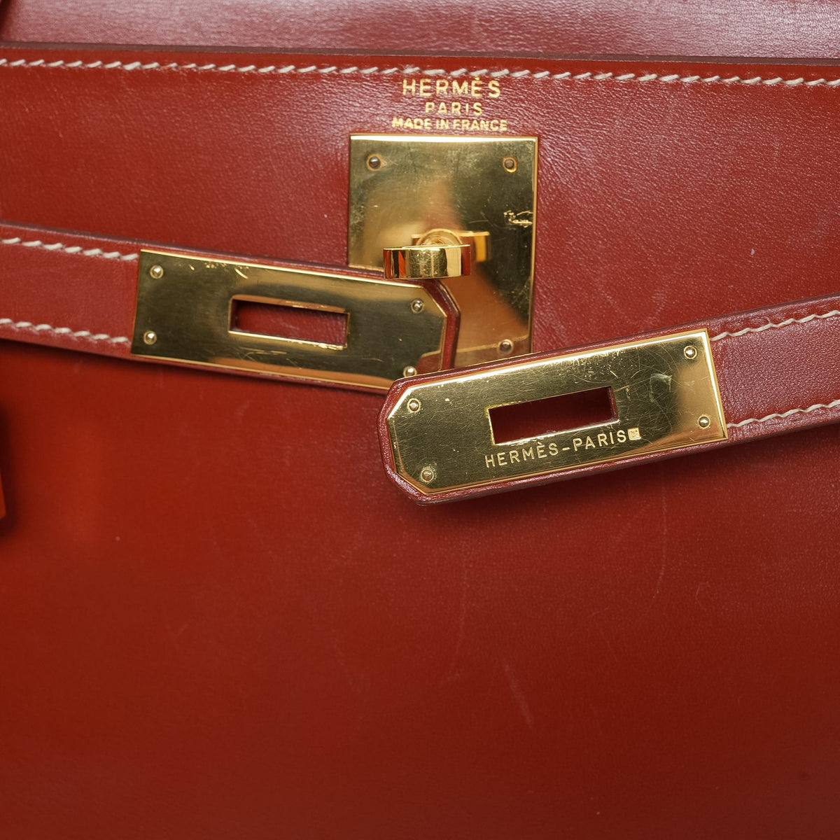 Kelly Retourne 28 Brique Box Calfskin Gold Plated V Circle Stamp