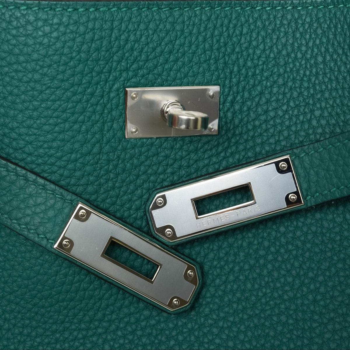 So Kelly 26 Malachite Togo Palladium Plated Q Square Stamp