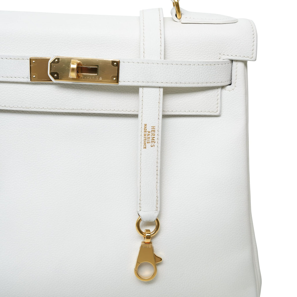 Kelly Retourne 28 White Graine Gold Plated W Circle Stamp