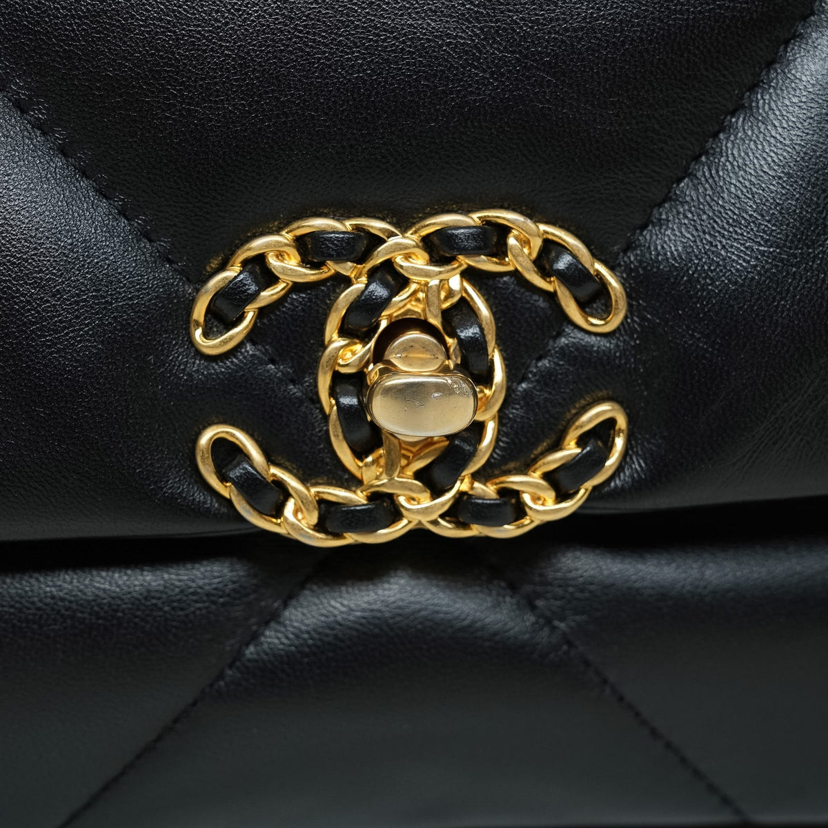 22K Black Lambskin Quilted Small 19 Flap MHW