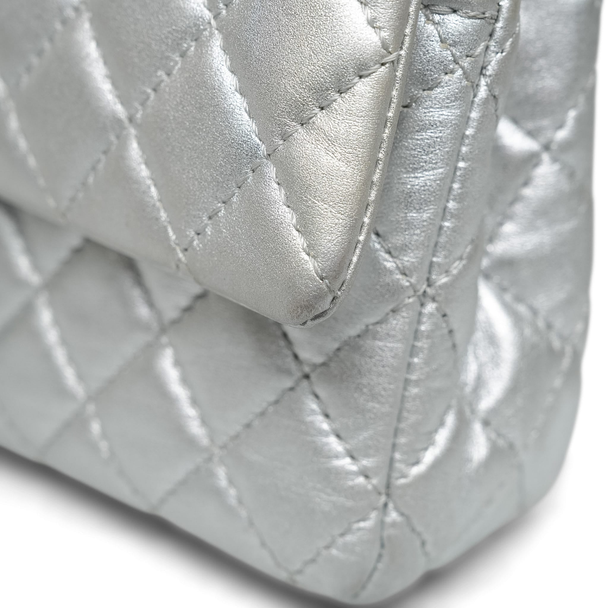 Product image 17 of 28: Silver Metallic Calfskin Quilted Classic Flap Medium Aged Gold Hardware