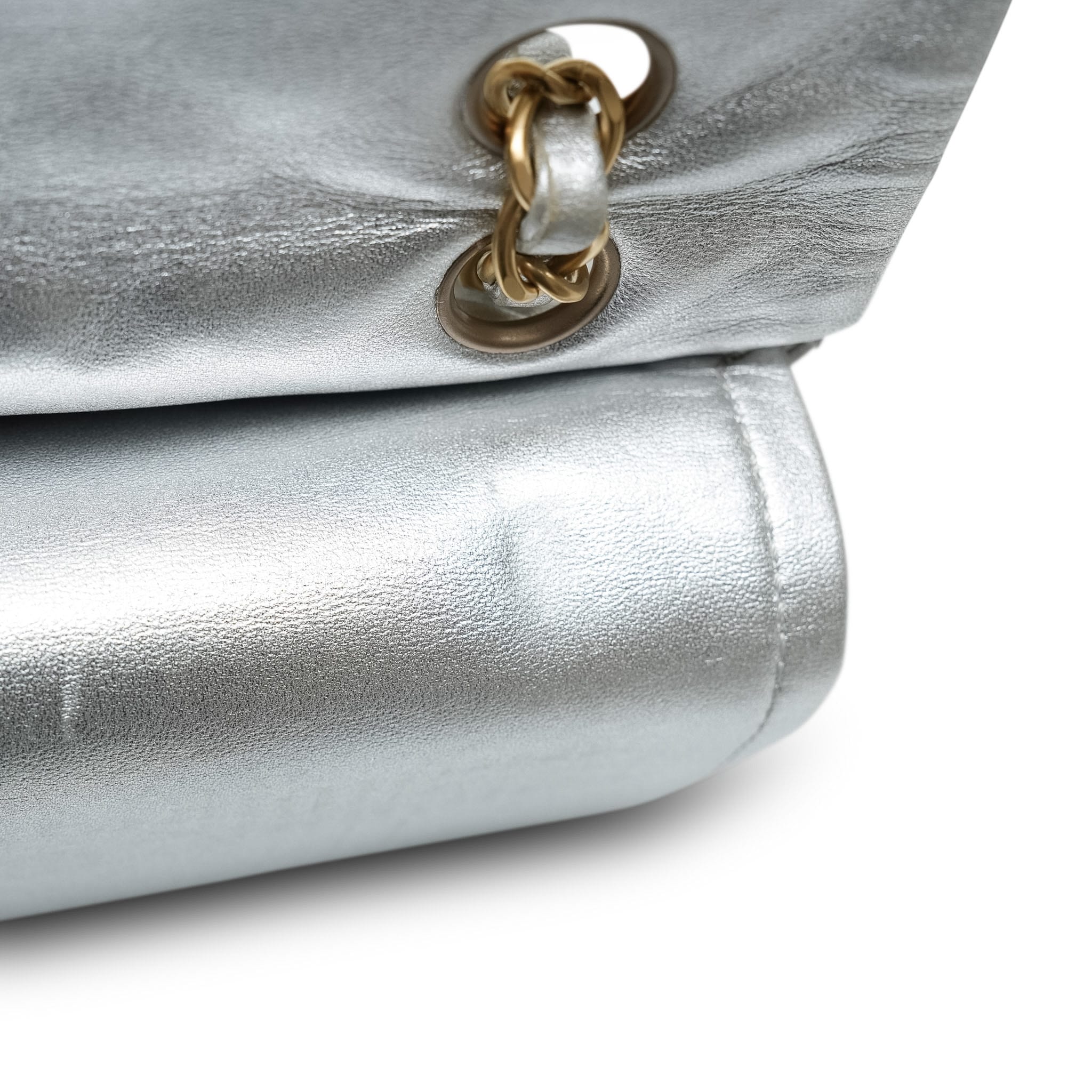 Product image 24 of 28: Silver Metallic Calfskin Quilted Classic Flap Medium Aged Gold Hardware