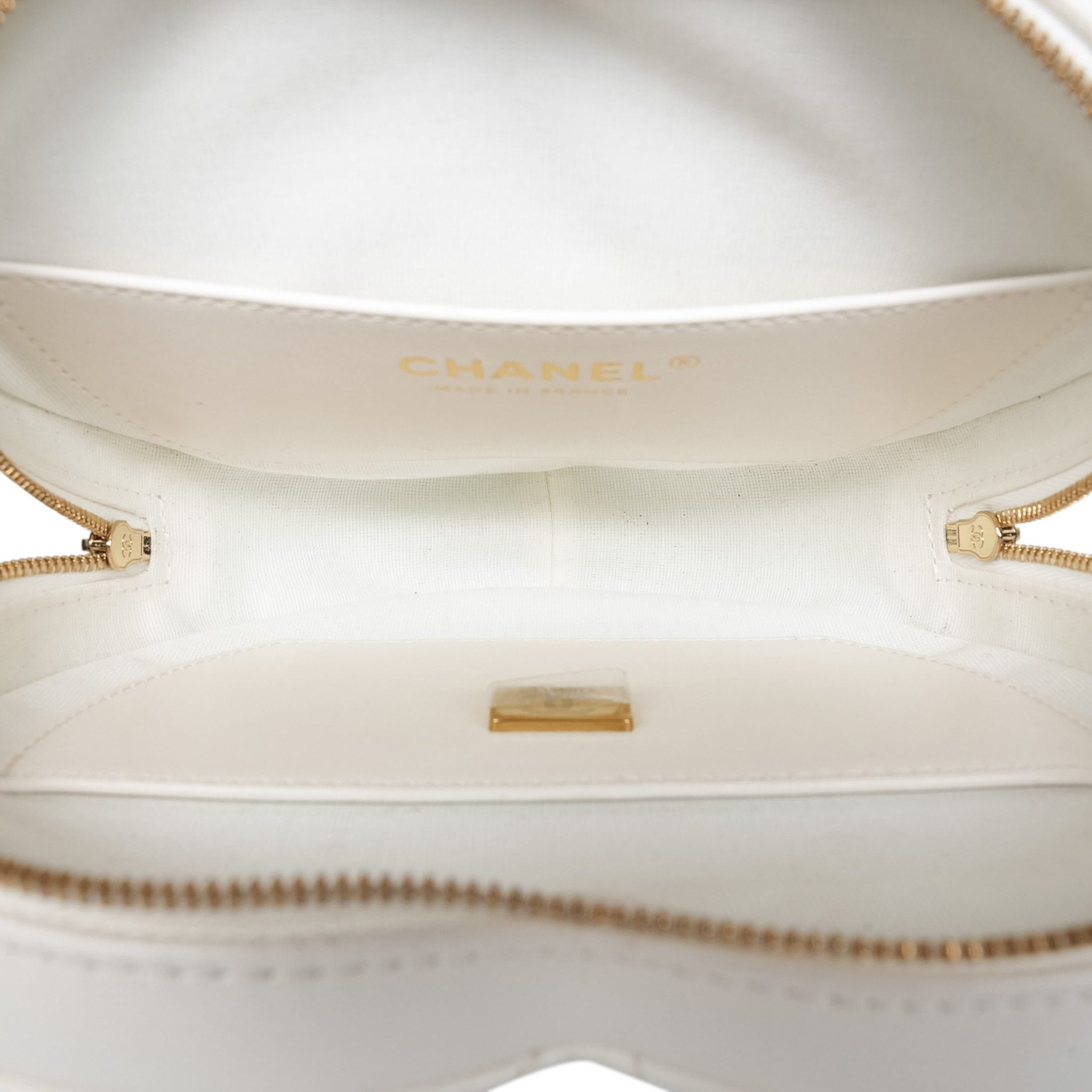 Product image 14 of 17: 25B White Lambskin Quilted Heart Bag Large LGHW