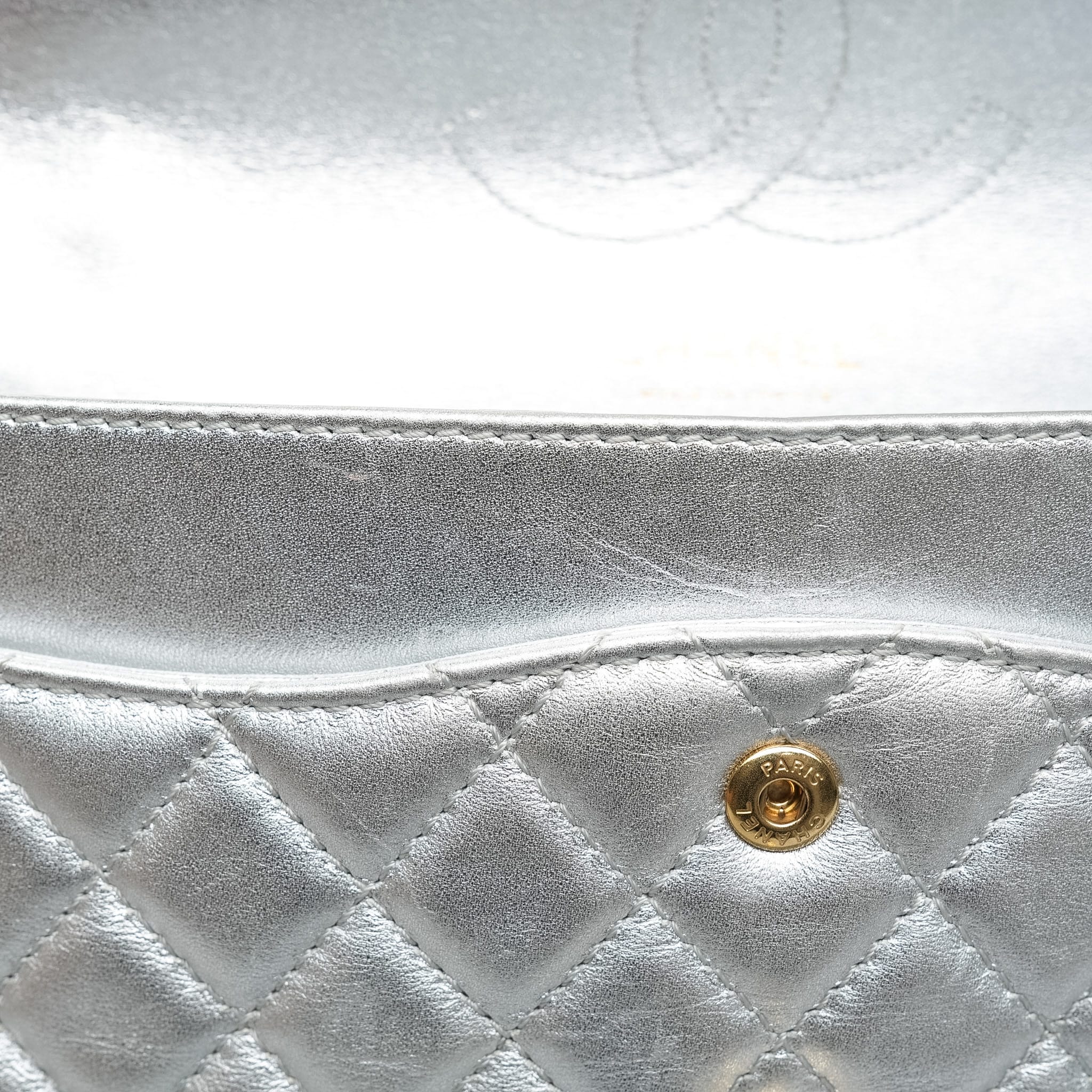 Product image 20 of 28: Silver Metallic Calfskin Quilted Classic Flap Medium Aged Gold Hardware