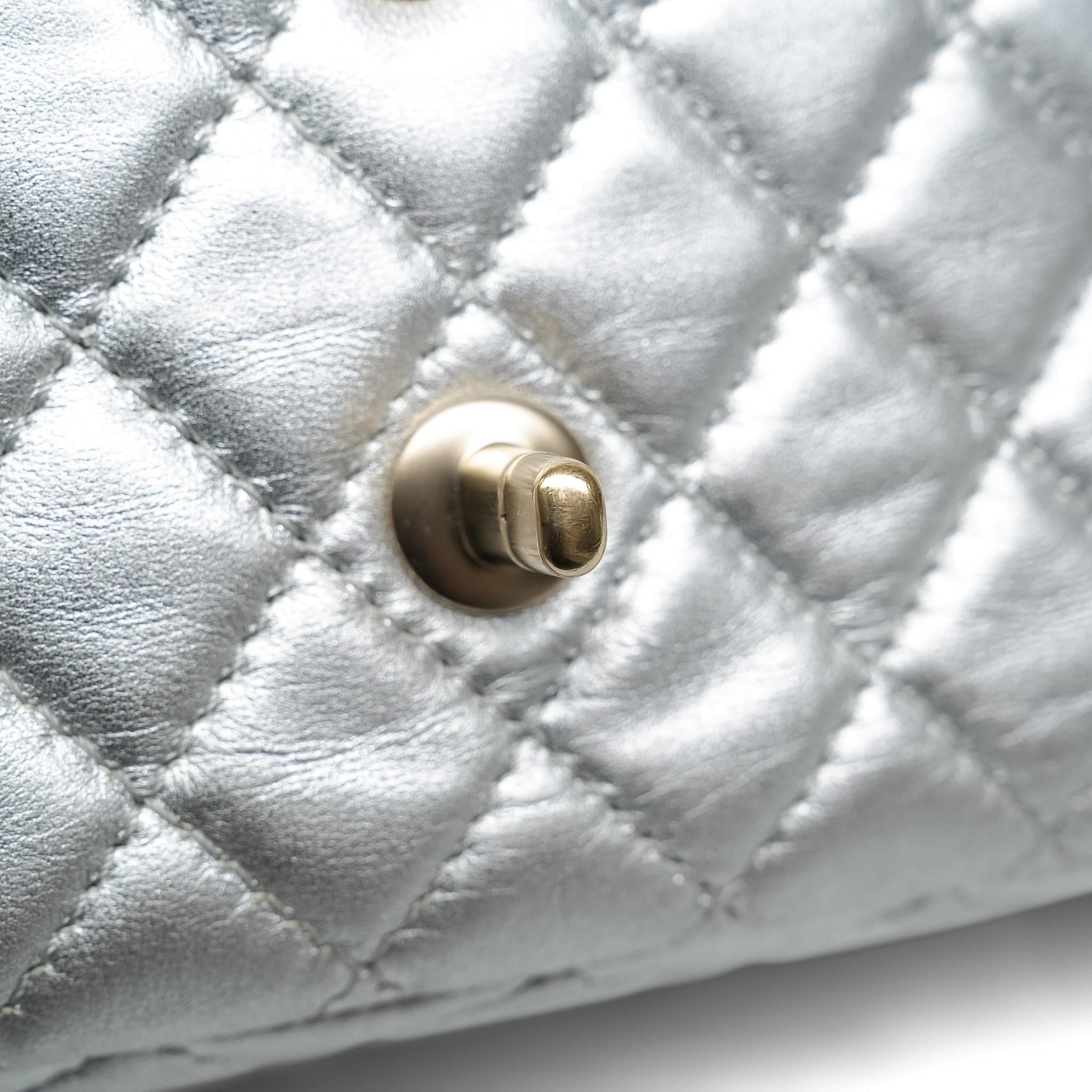 Product image 21 of 28: Silver Metallic Calfskin Quilted Classic Flap Medium Aged Gold Hardware