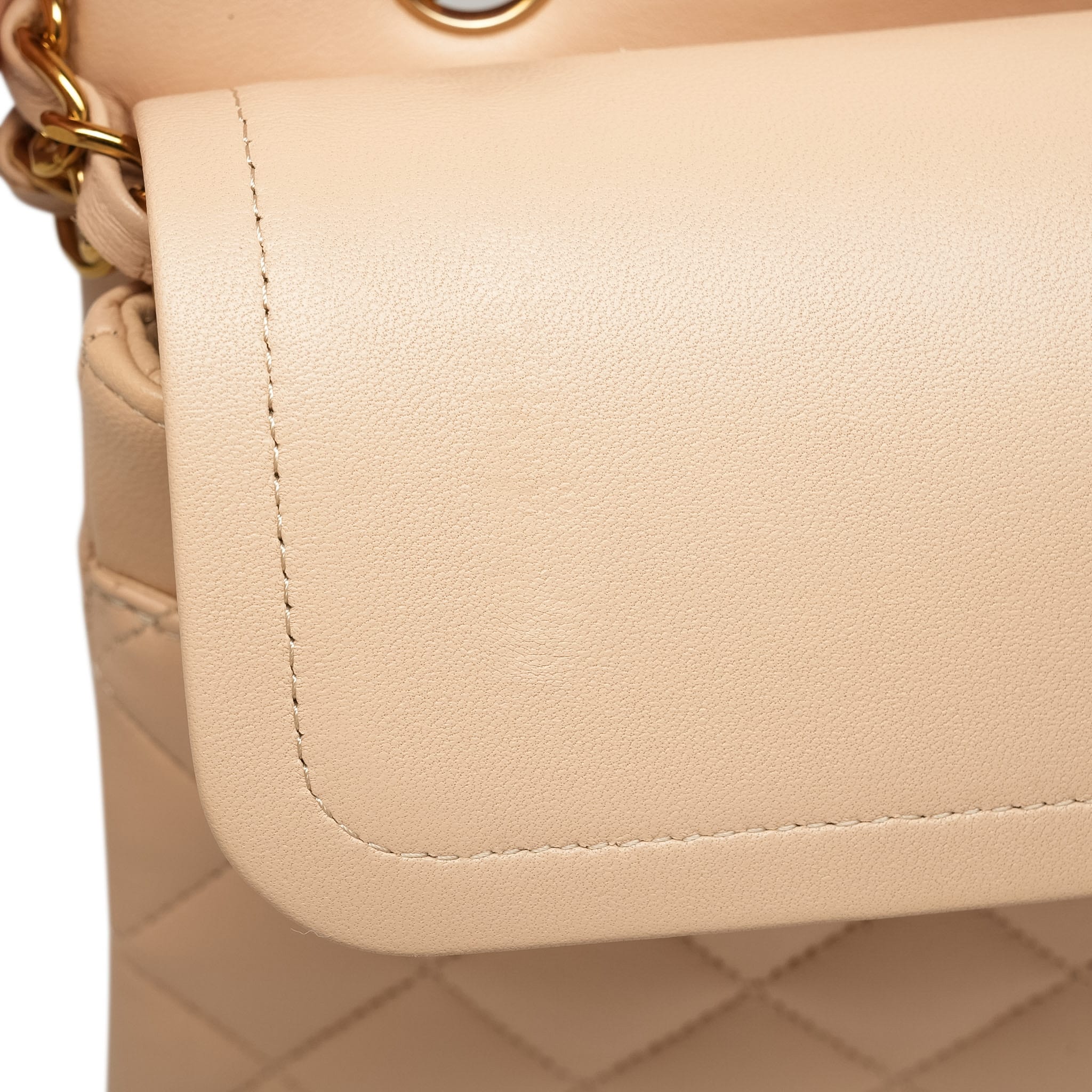 Beige Clair Lambskin Quilted Classic Flap Medium Gold HW