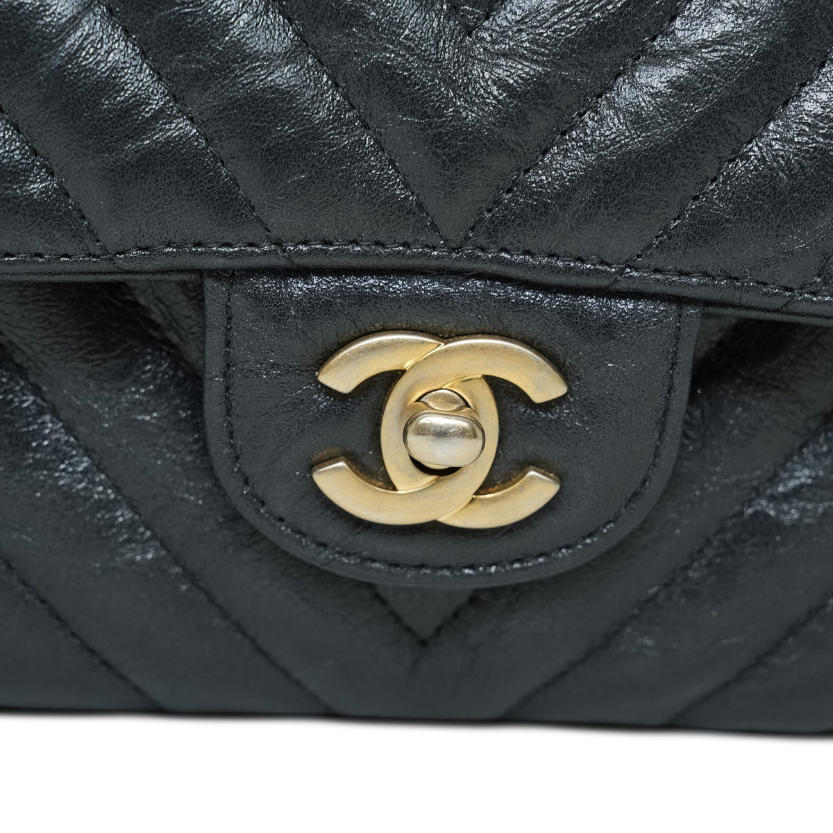 18B Metallic Charcoal Crumpled Calfskin Chevron Classic Flap Medium AGHW