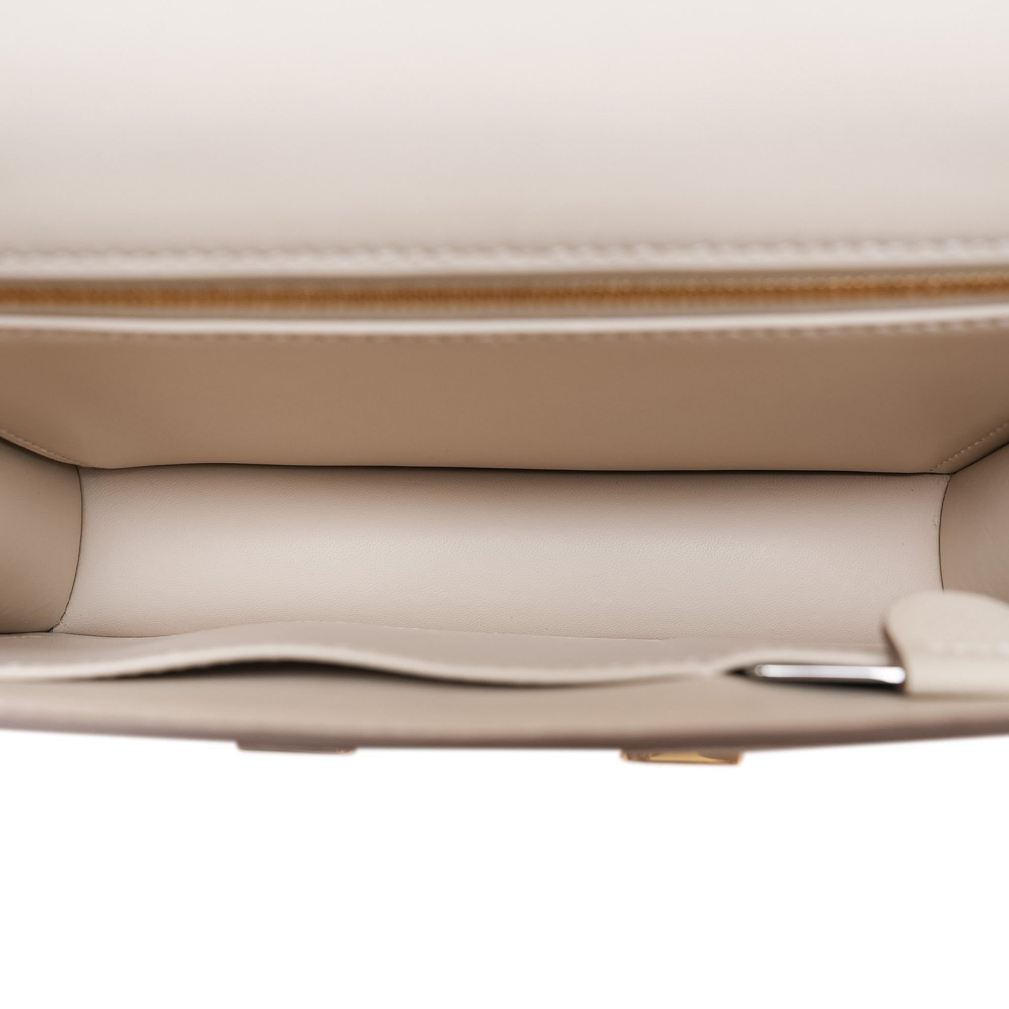 Product image 13 of 15: Constance 24 Craie Epsom Gold Plated W Stamp
