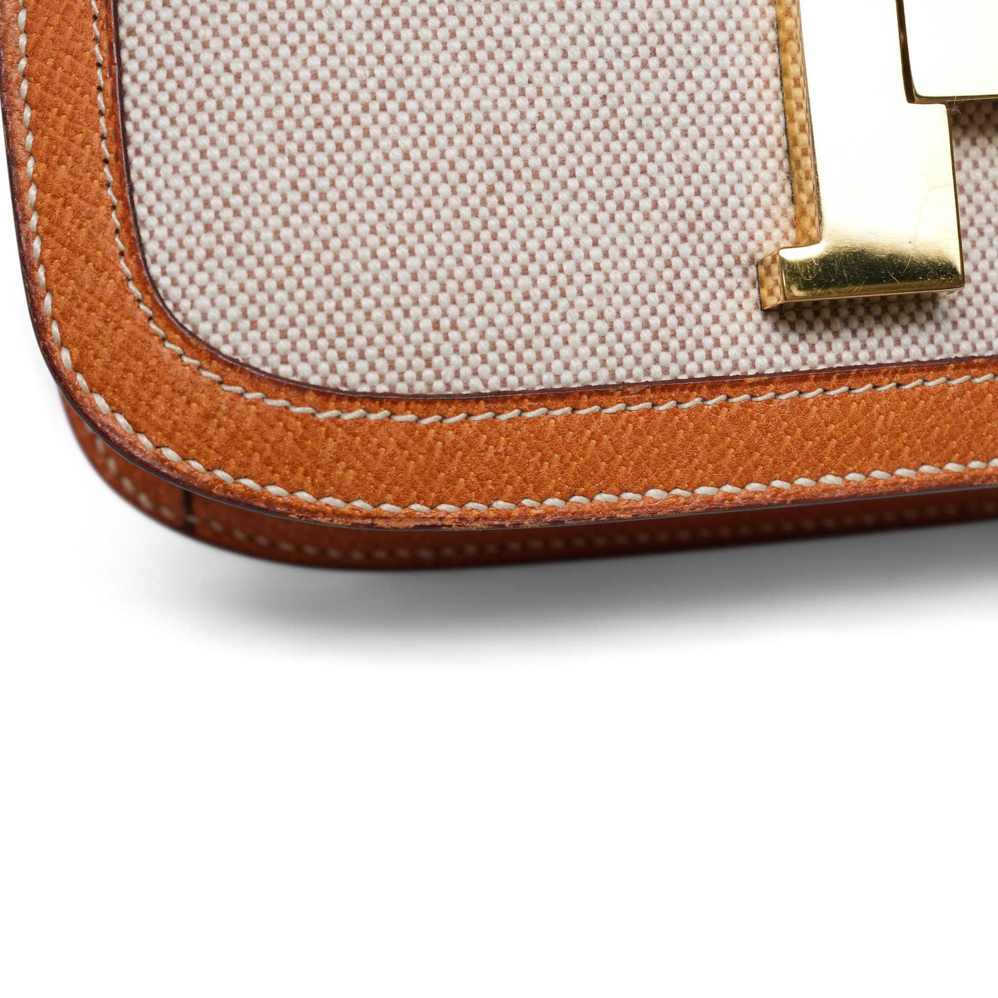 Product image 15 of 33: Constance 23 Gold Peau Porc/Toile Gold Plated M Circle Stamp