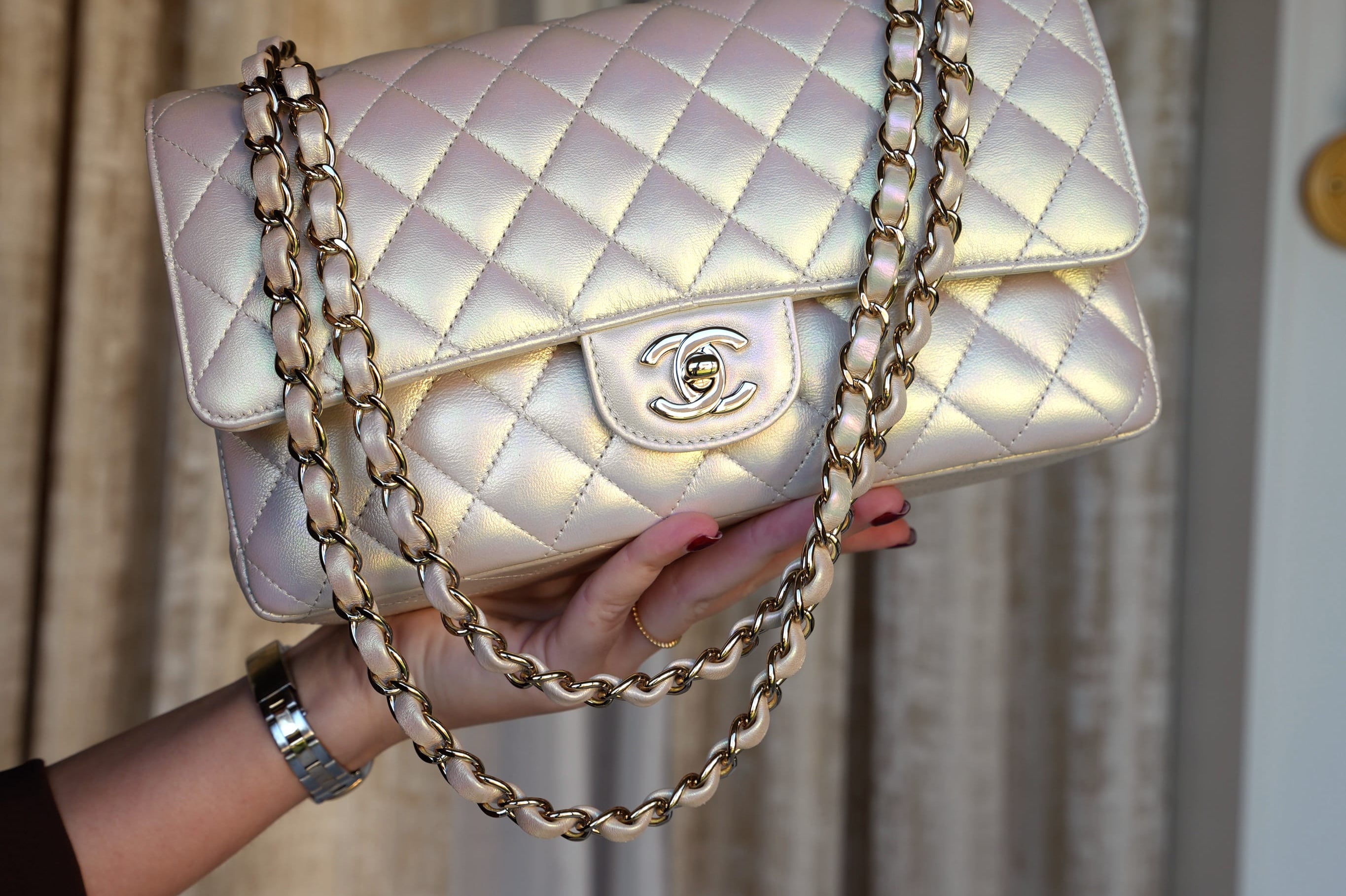 Product image 10 of 16: 20B White Iridescent Calfskin Quilted Classic Flap Medium Light Gold Hardware
