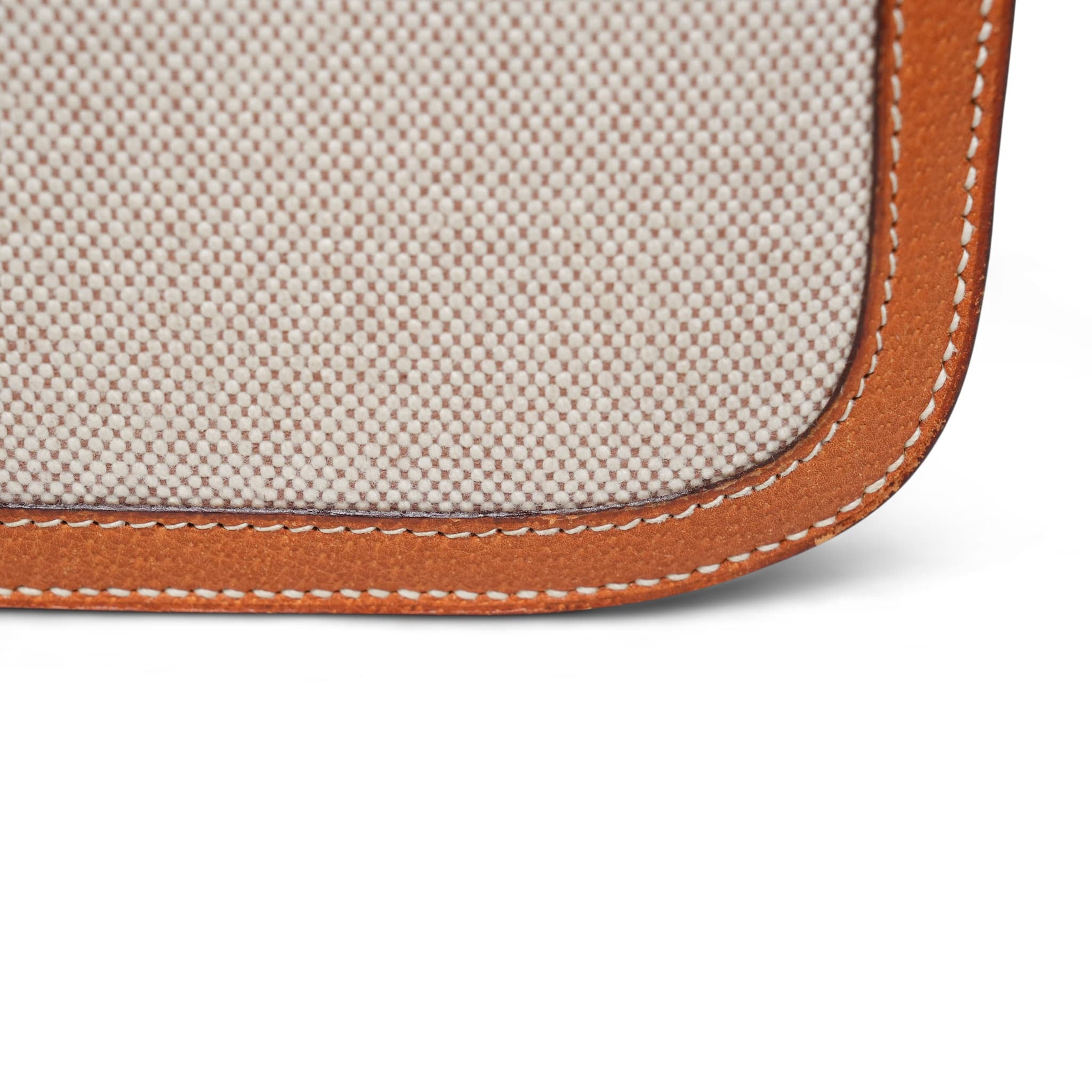 Product image 17 of 33: Constance 23 Gold Peau Porc/Toile Gold Plated M Circle Stamp
