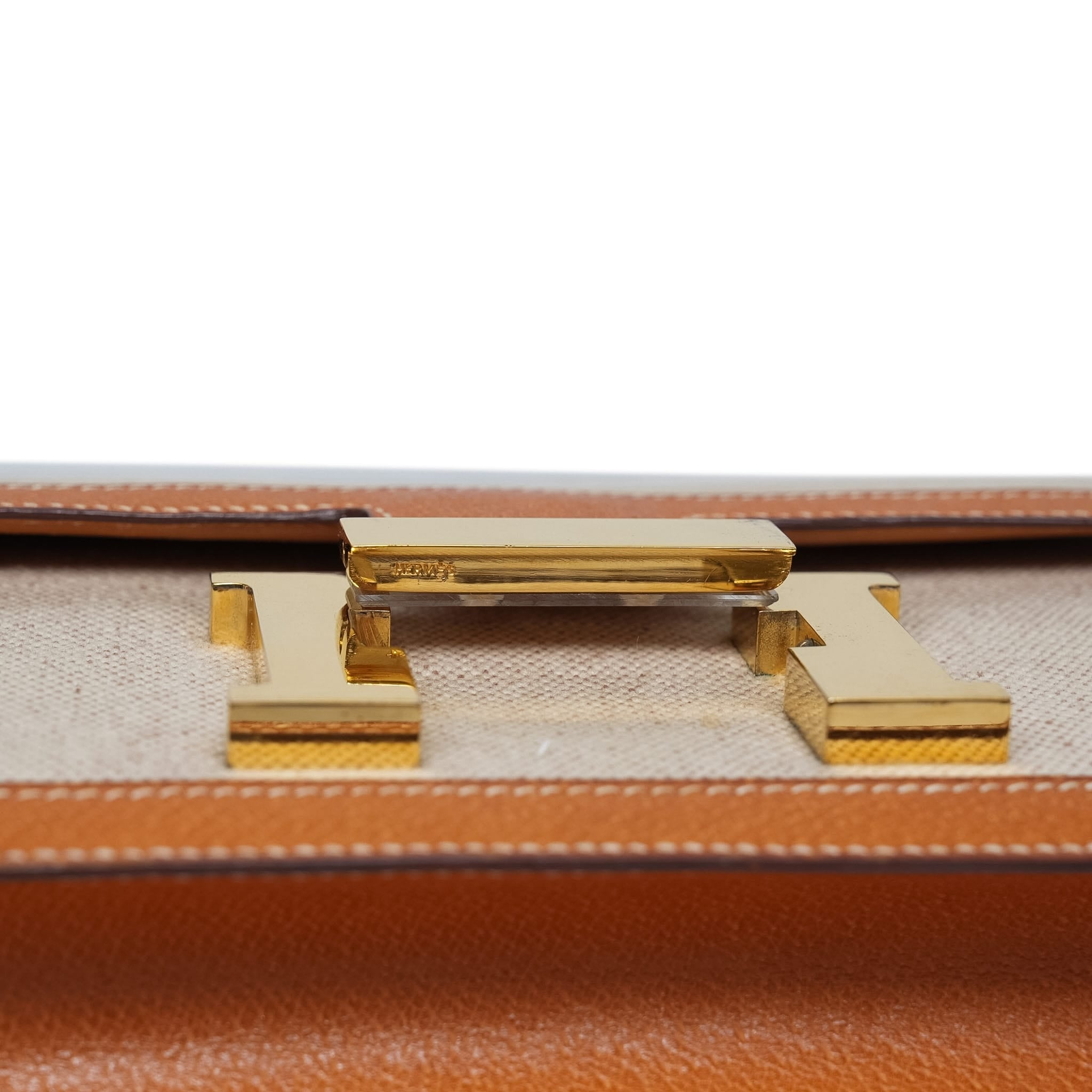 Product image 31 of 33: Constance 23 Gold Peau Porc/Toile Gold Plated M Circle Stamp