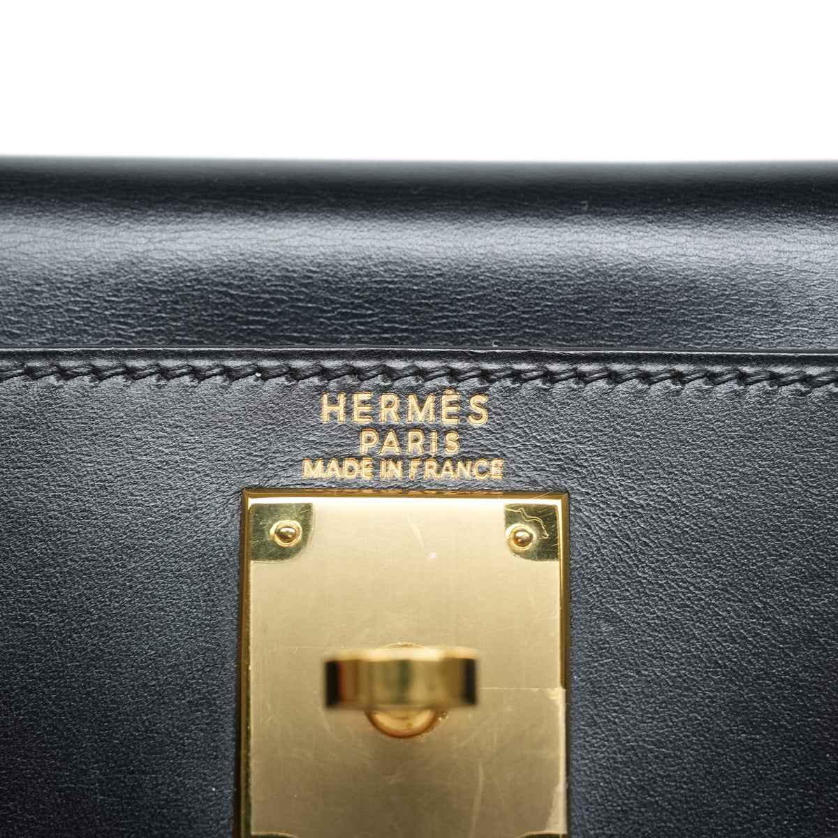 Kelly Retourne 28 Black Box Calfskin Gold Plated D Square Stamp
