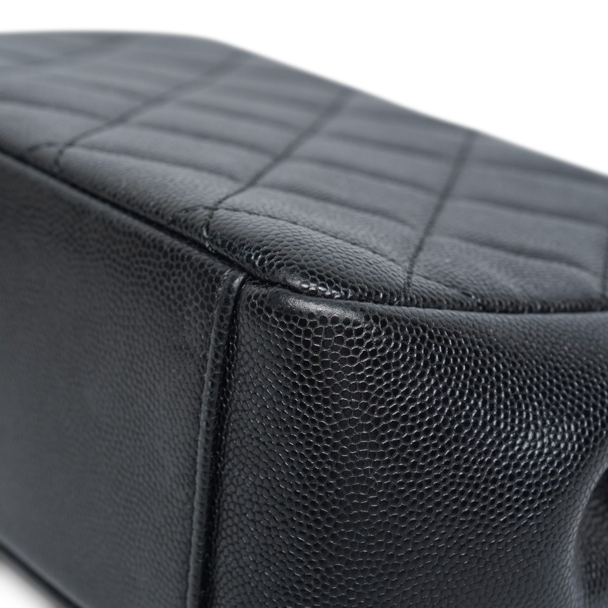 Product image 17 of 19: Black Caviar Quilted Business Affinity Flap Medium Light Gold Hardware