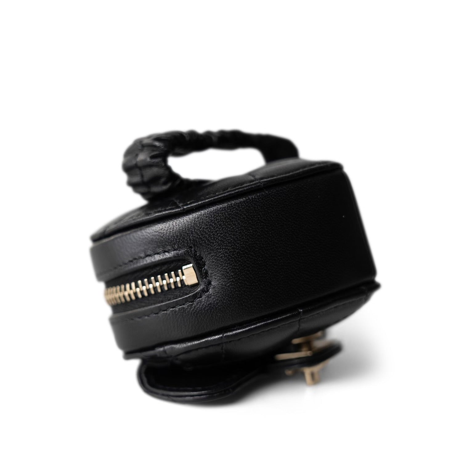 Buy REDELUXE's Exclusive CHANEL 22S CC In Love Black Heart Zipped