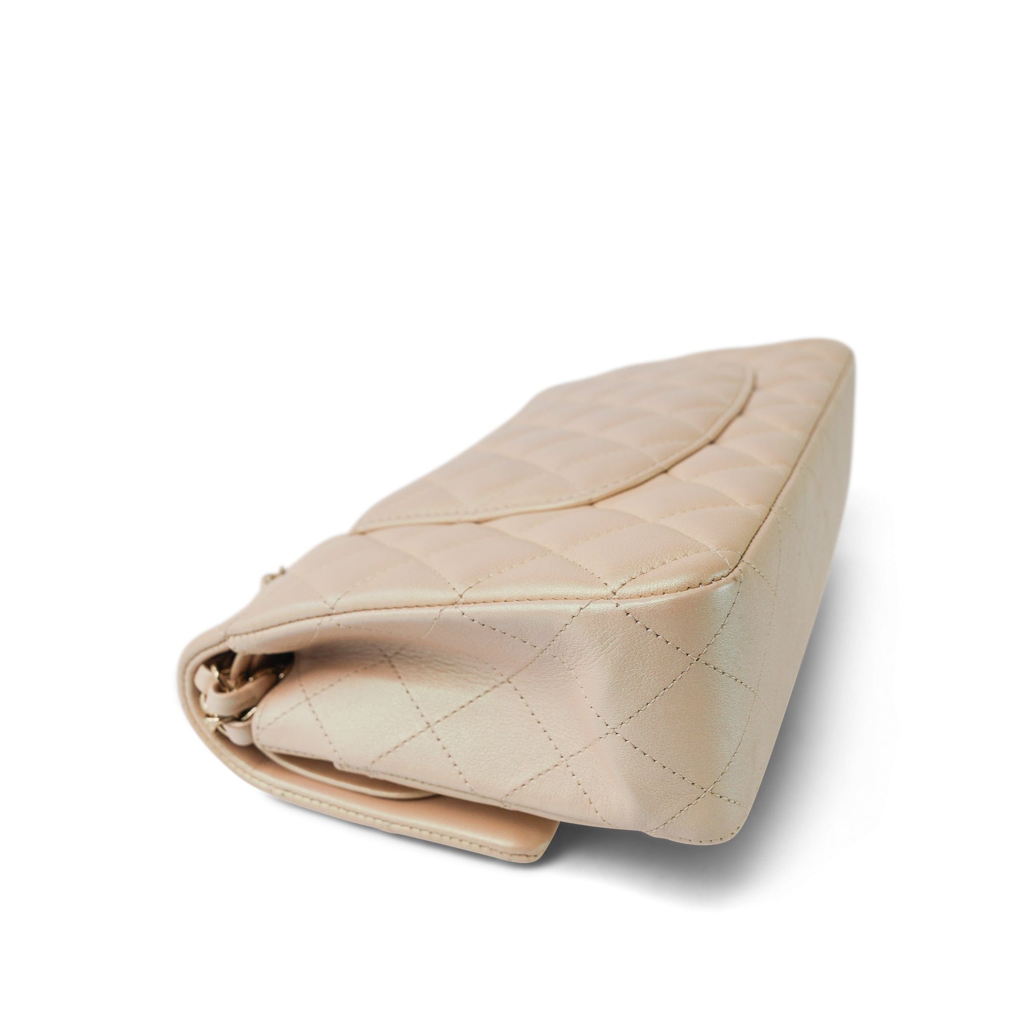 21S Pearly Beige Lambskin Quilted Classic Flap Medium Light Gold