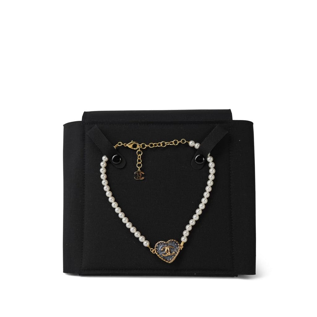 24P Denim Heart CC Pendant Pearl Short Necklace – REDELUXE