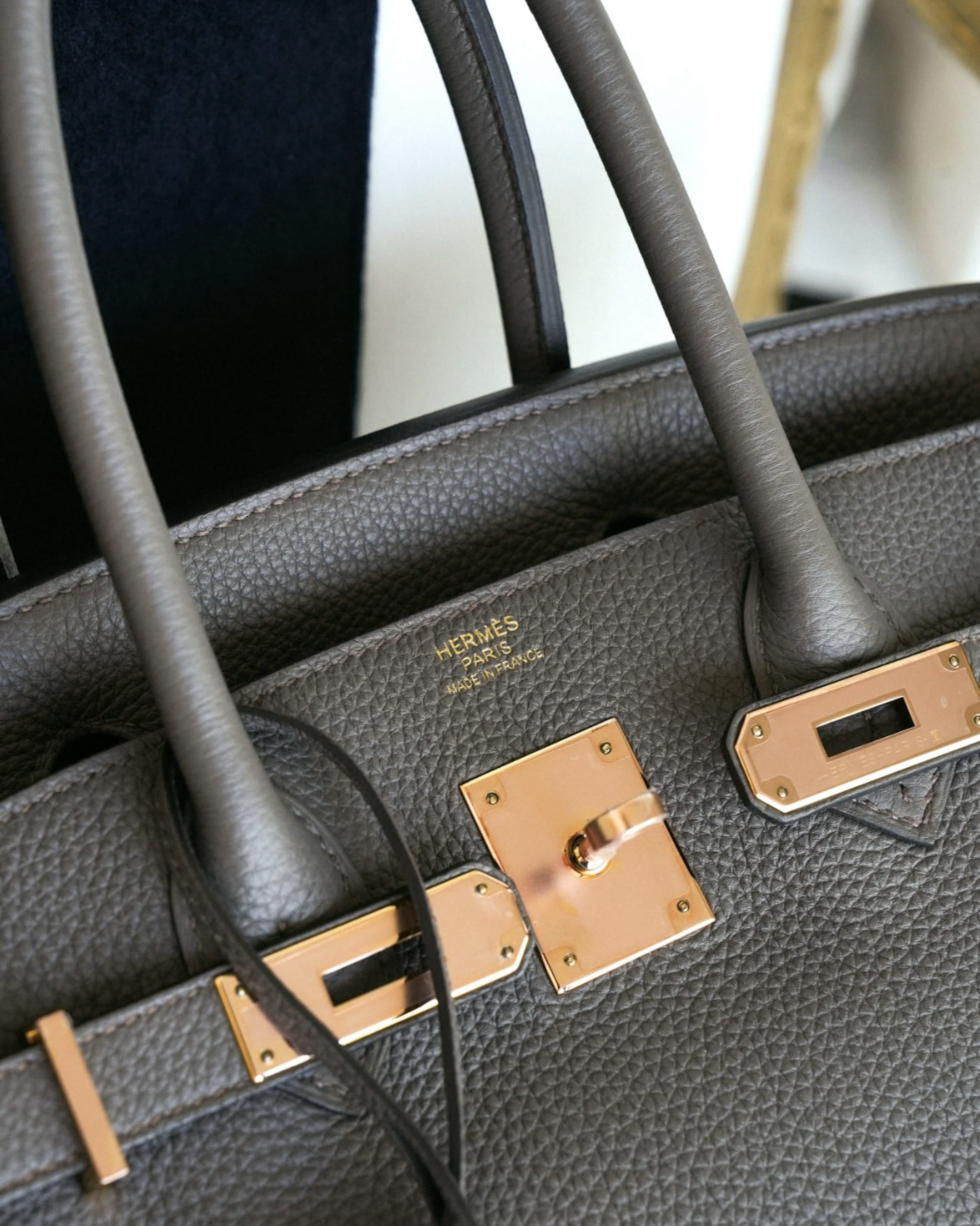 A Hermès Kelly handbag with a Redeluxe authentication tag attached