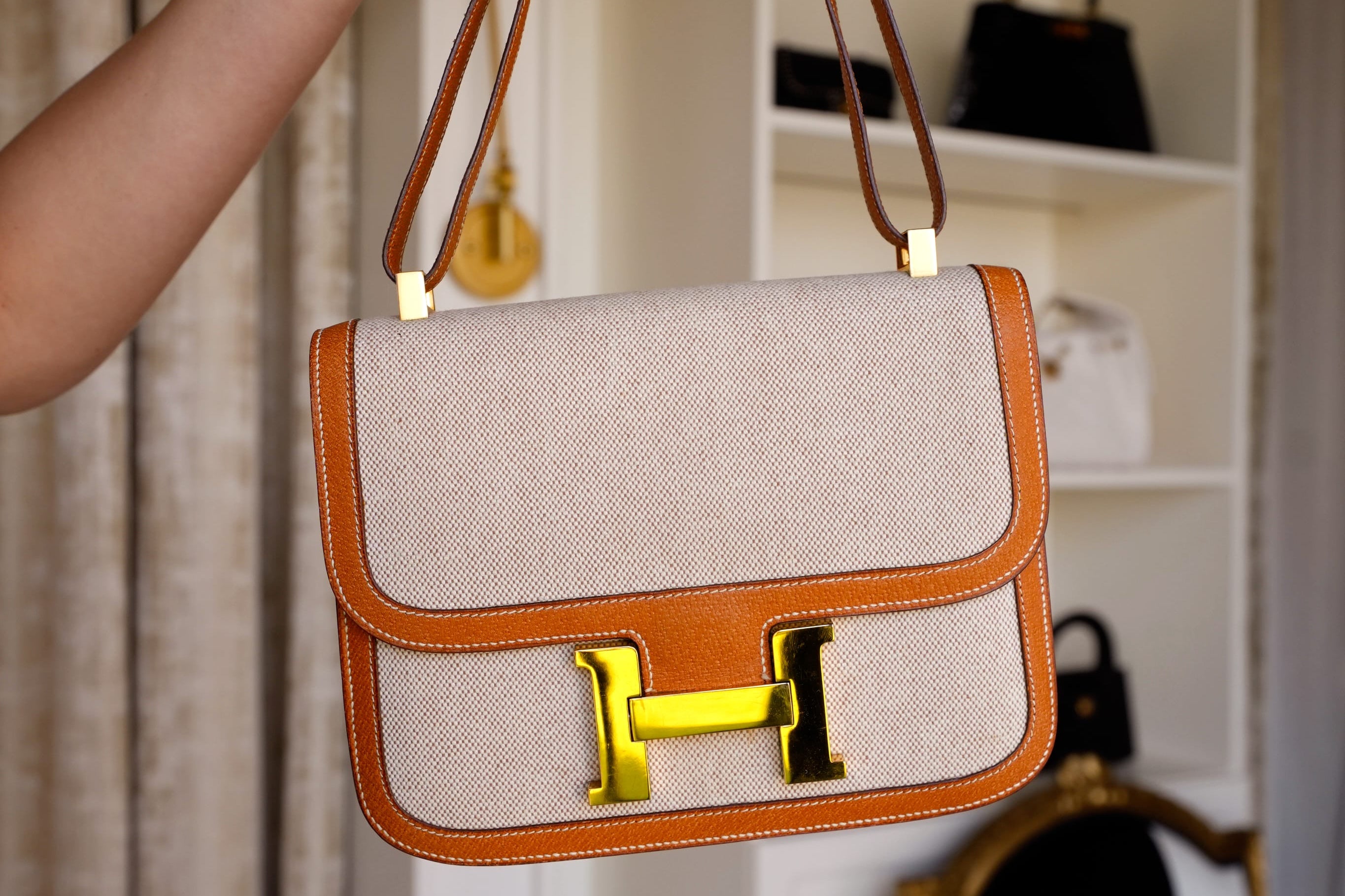 Product image 10 of 33: Constance 23 Gold Peau Porc/Toile Gold Plated M Circle Stamp