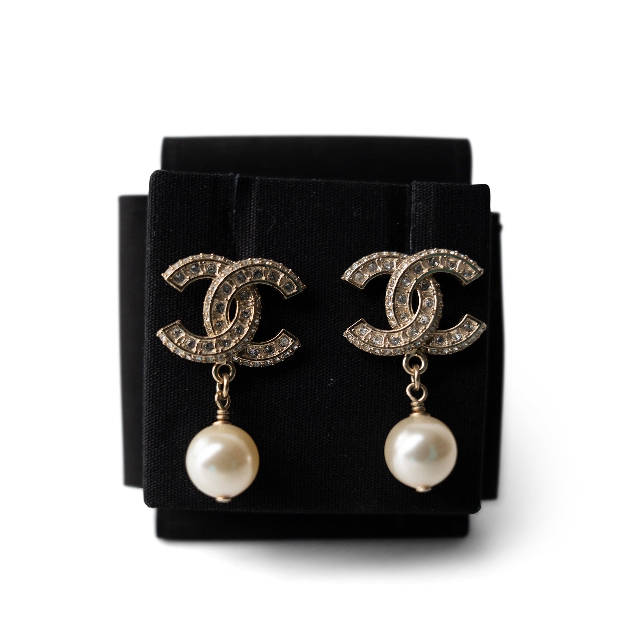 CHANEL 23A CC Silver Crystal & Pearly White Drop Earrings - Redeluxe