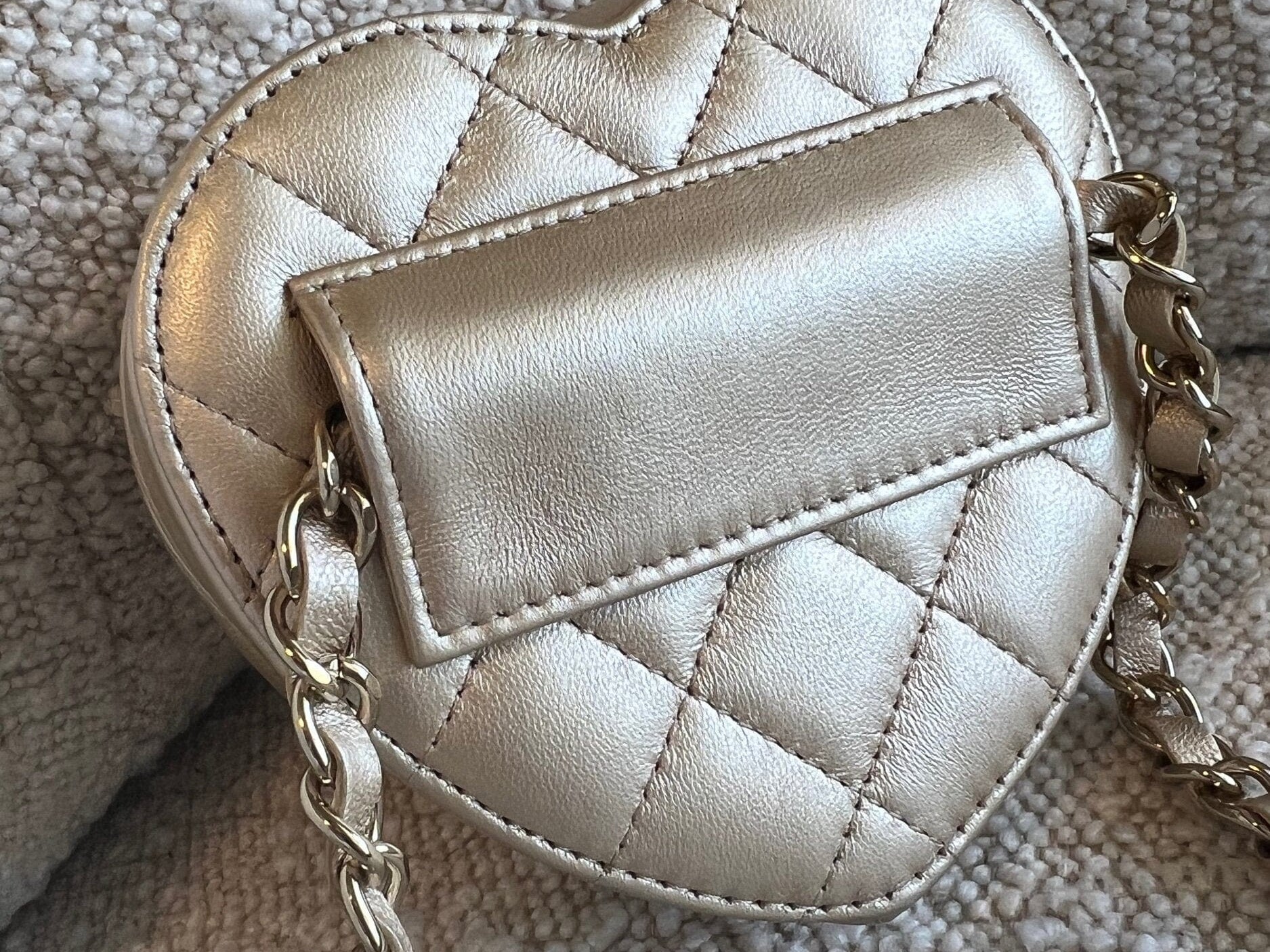 CHANEL Belt Bag 22S CC In Love Metallic Gold Lambskin Heart Zipped Belt Bag LGHW - Redeluxe
