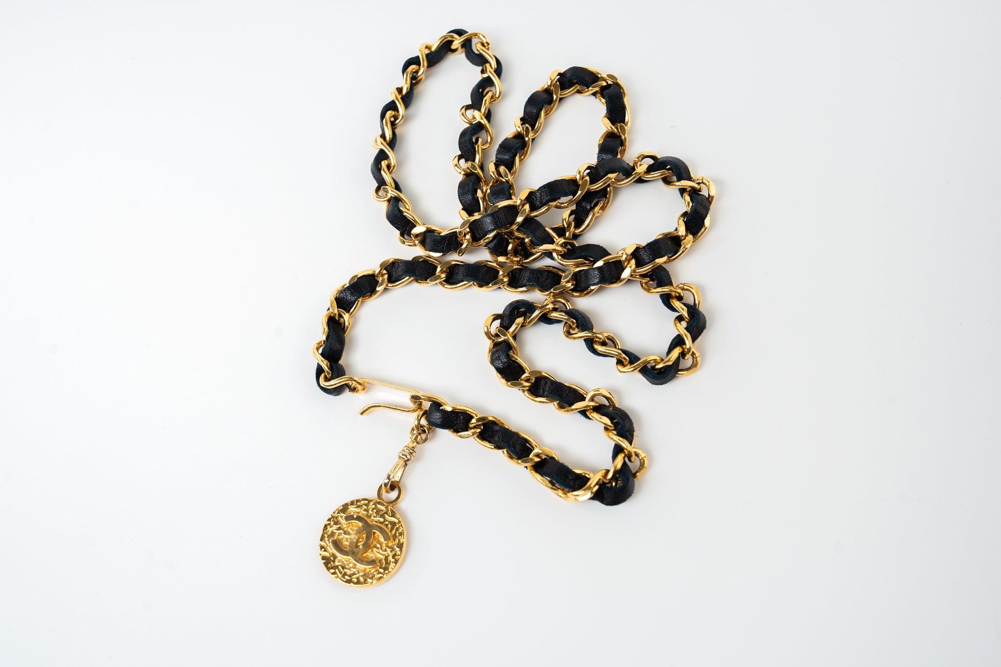 CHANEL Belt Gold Vintage Coco Mark Dark Navy / Gold Chain Belt - Redeluxe