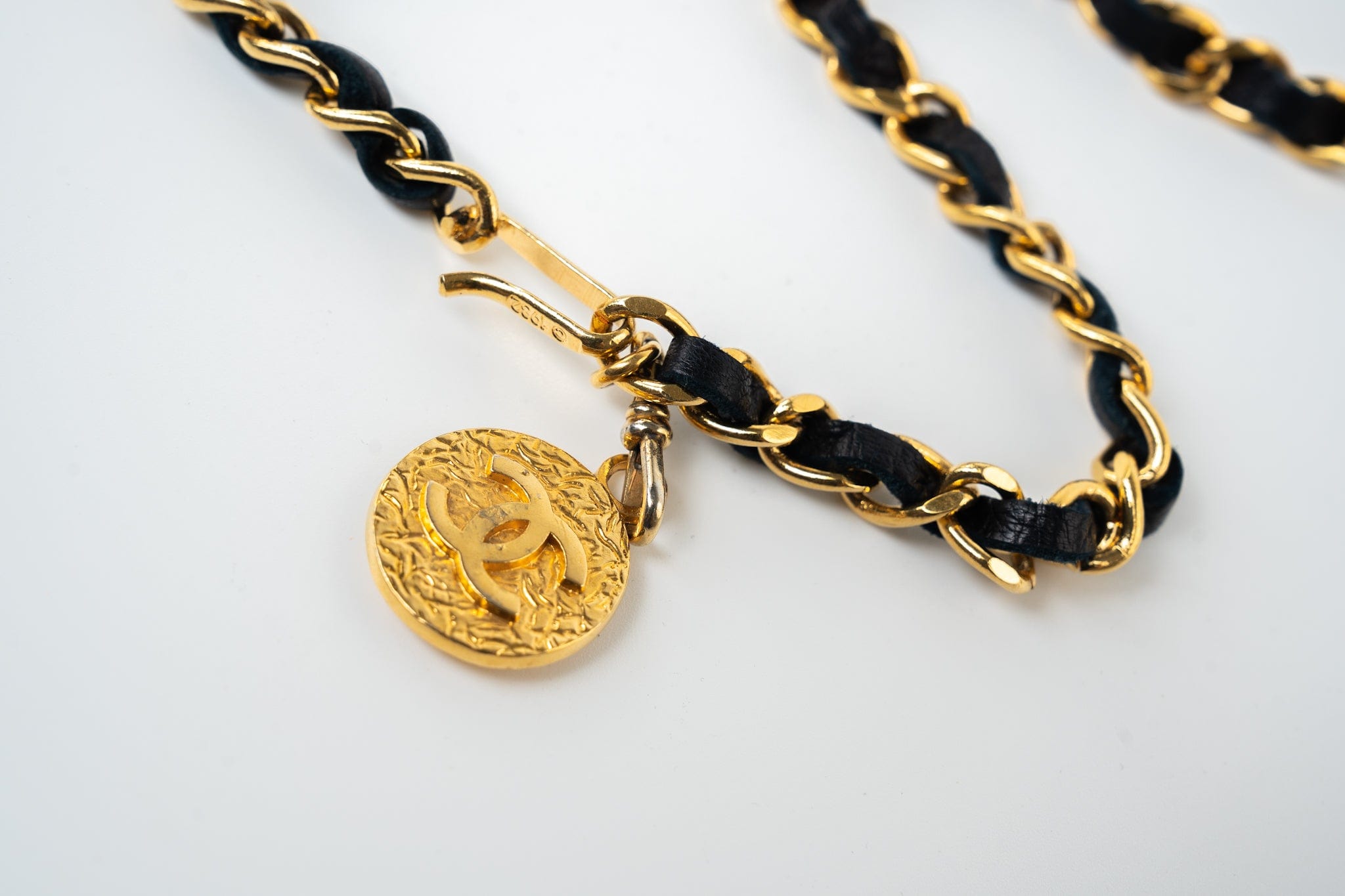CHANEL Belt Gold Vintage Coco Mark Dark Navy / Gold Chain Belt - Redeluxe